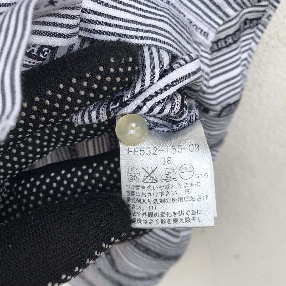 Burberry Burberry Monogram spell out women buttom up Size S / US 4 / IT 40 - 8 Thumbnail