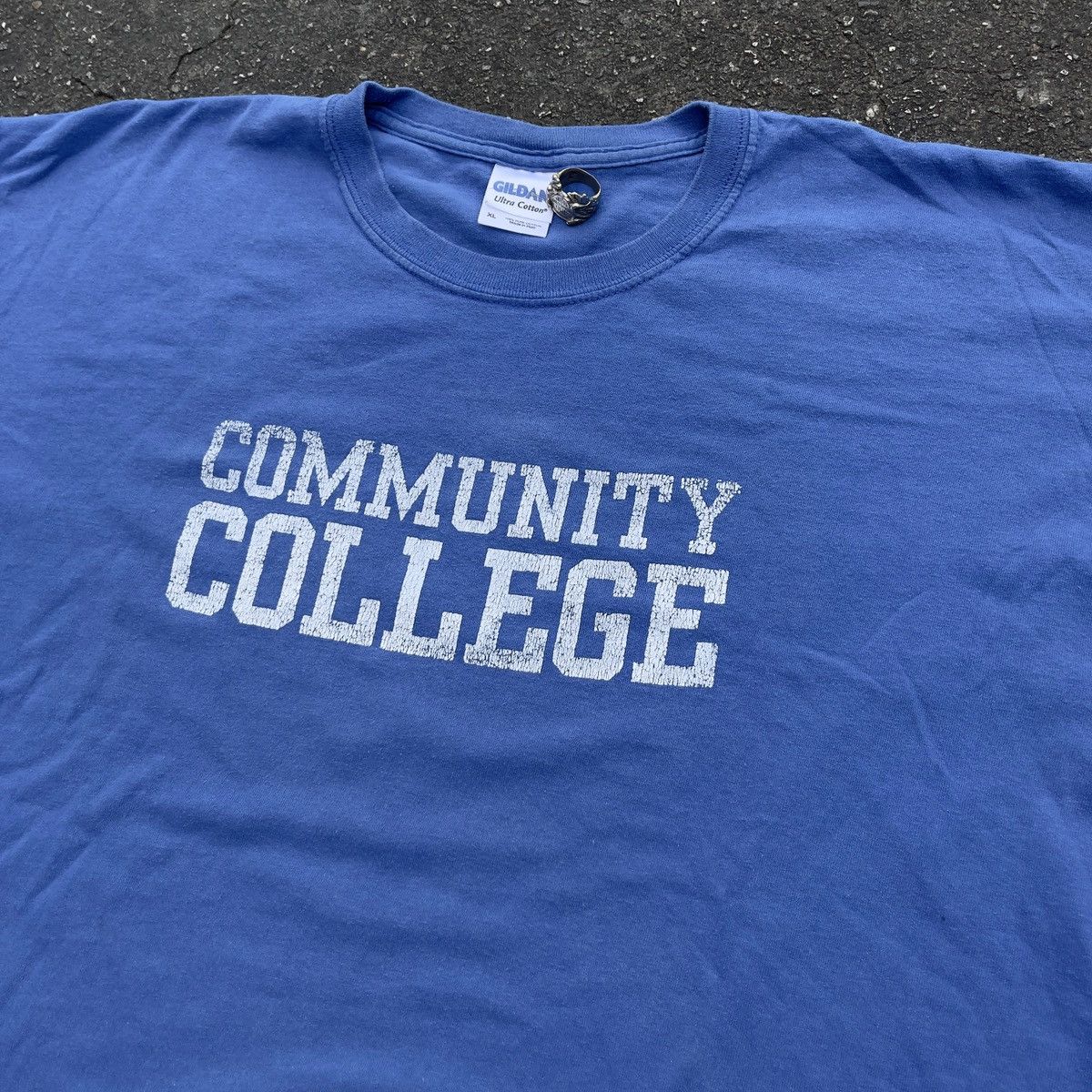 Gildan Vintage COMMUNITY COLLEGE Gildan Ultra Cotton shirt Size US XL / EU 56 / 4 - 2 Thumbnail