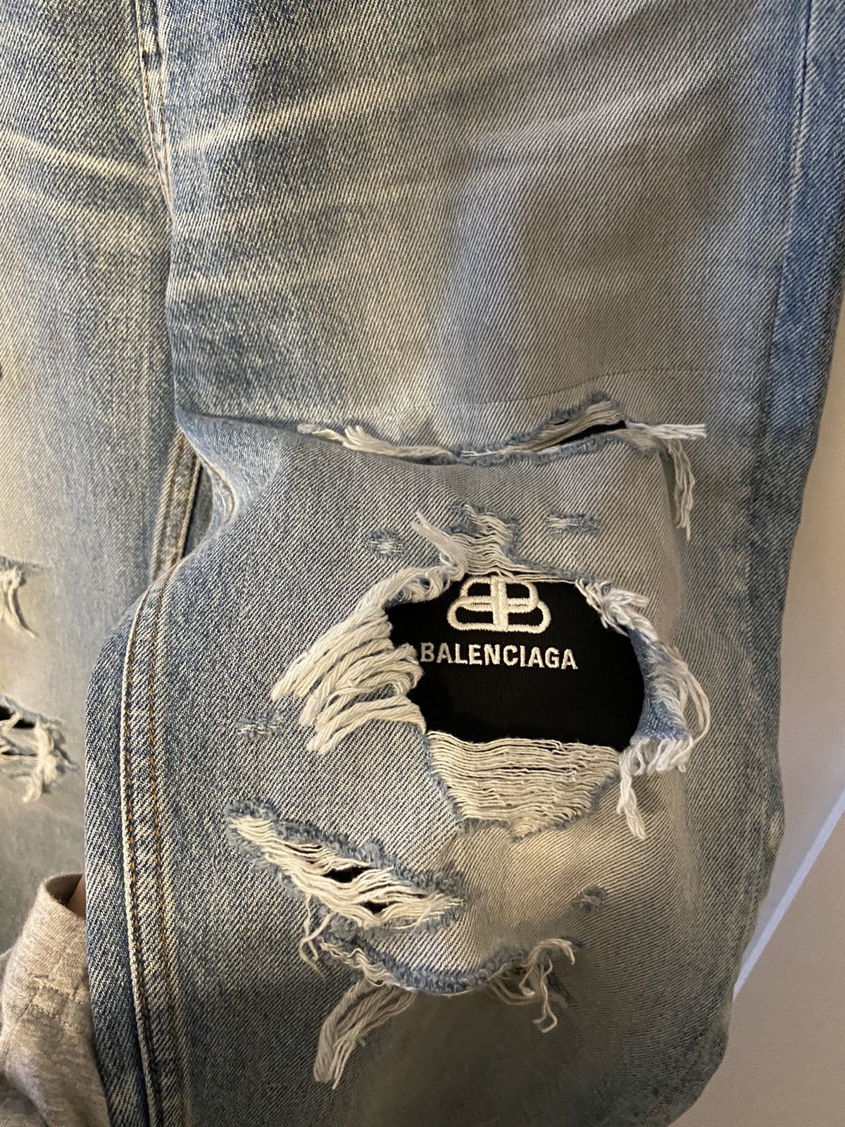 Balenciaga Balenciaga Trompe l'oeil Distressed Boyfriend Denim Jeans Size 25" / US 0 / IT 36 - 9 Thumbnail