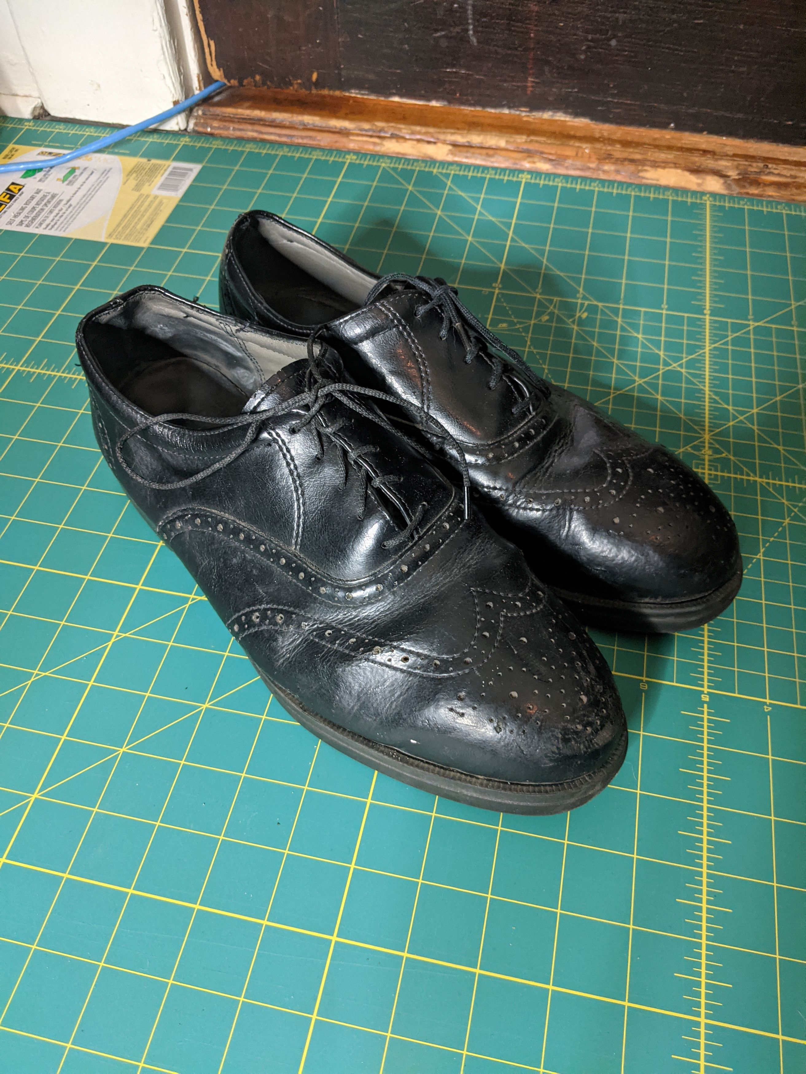 Red Wing Black leather brogues vintage made in USA Size US 9 / EU 42 - 9 Thumbnail