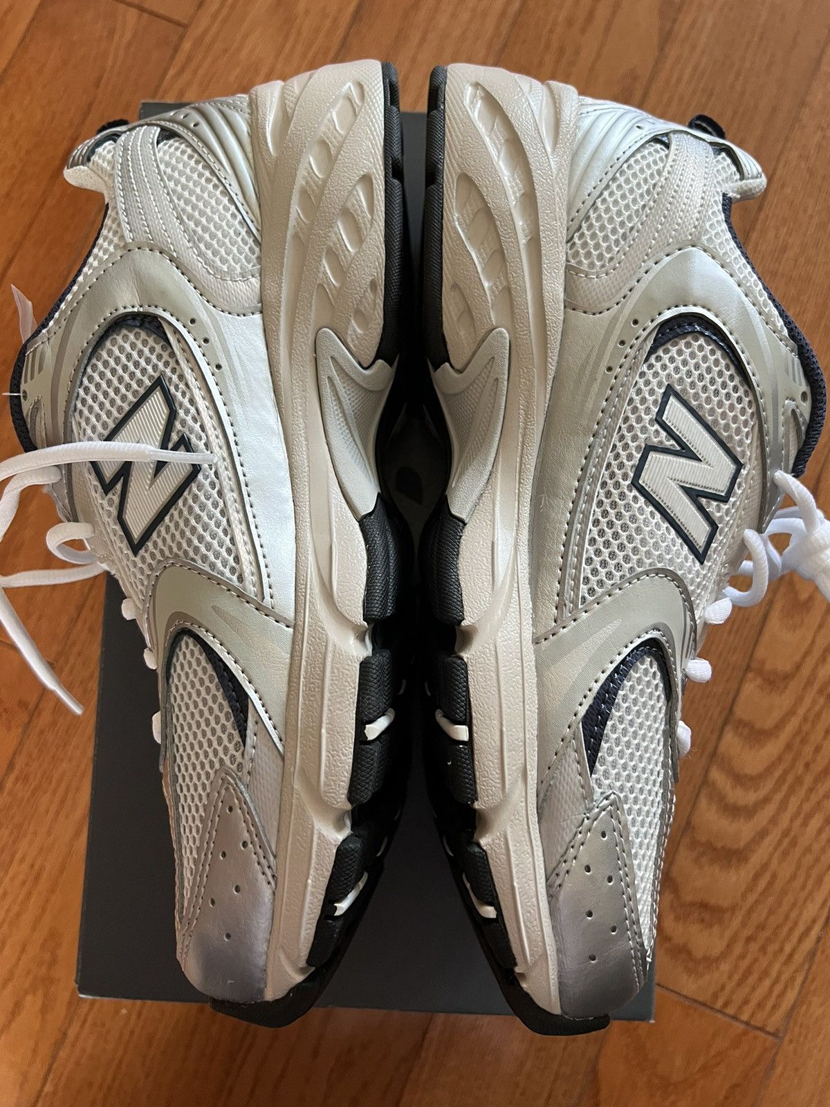 New Balance New Balance 530 Silver Metallic MR530KA Size US 8.5 / EU 41-42 - 2 Thumbnail