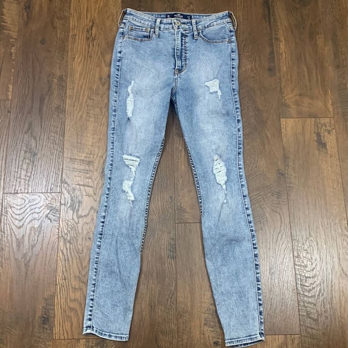Hollister Hollister Ultra HighRise Super Skinny Distres Ankle Jeans