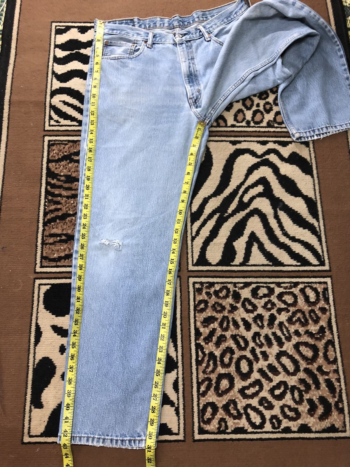 Levi's × Vintage VINTAGE 90s LEVIS 550 BLUE WASH DISTRESSED DENIM Size US 35 - 17 Thumbnail