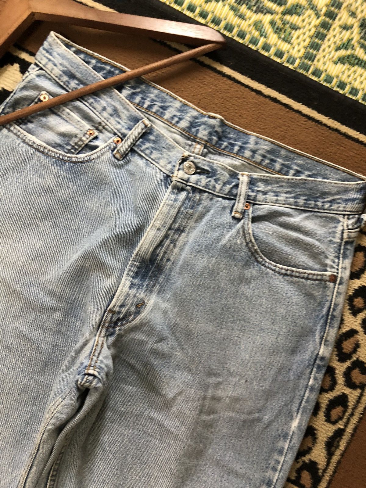 Levi's × Vintage VINTAGE 90s LEVIS 550 BLUE WASH DISTRESSED DENIM Size US 35 - 3 Thumbnail
