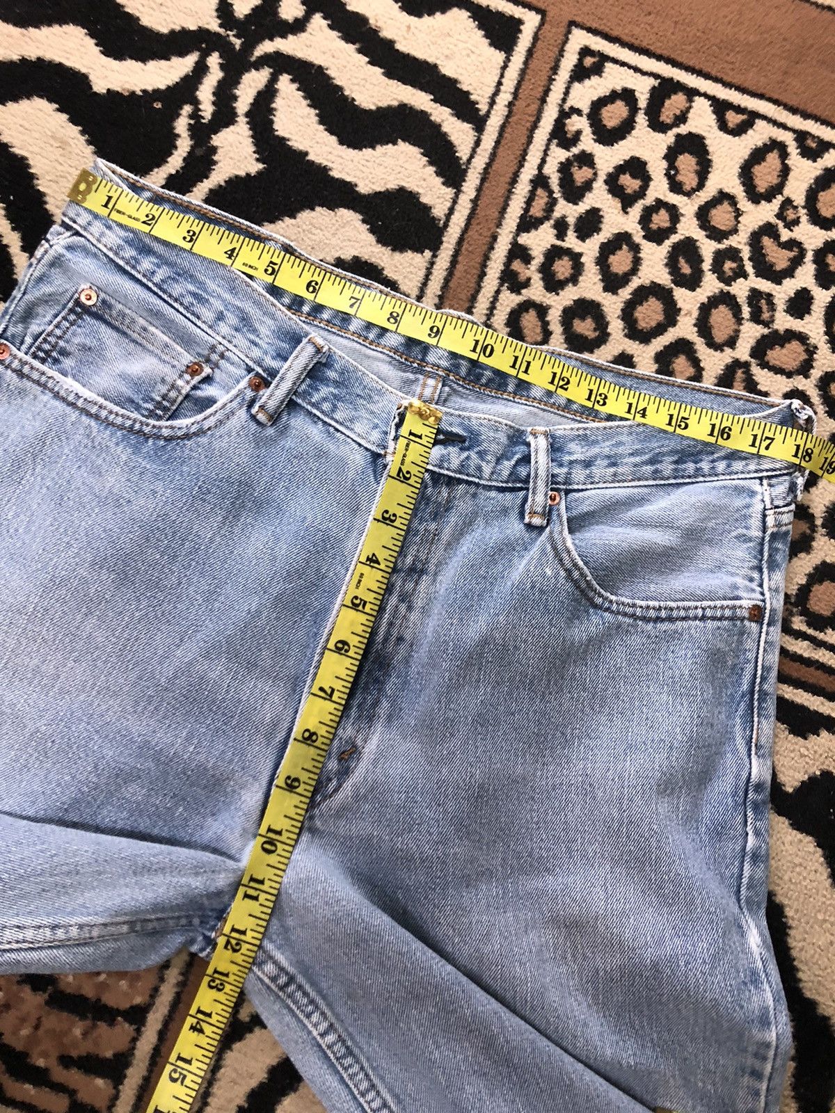 Levi's × Vintage VINTAGE 90s LEVIS 550 BLUE WASH DISTRESSED DENIM Size US 35 - 16 Thumbnail
