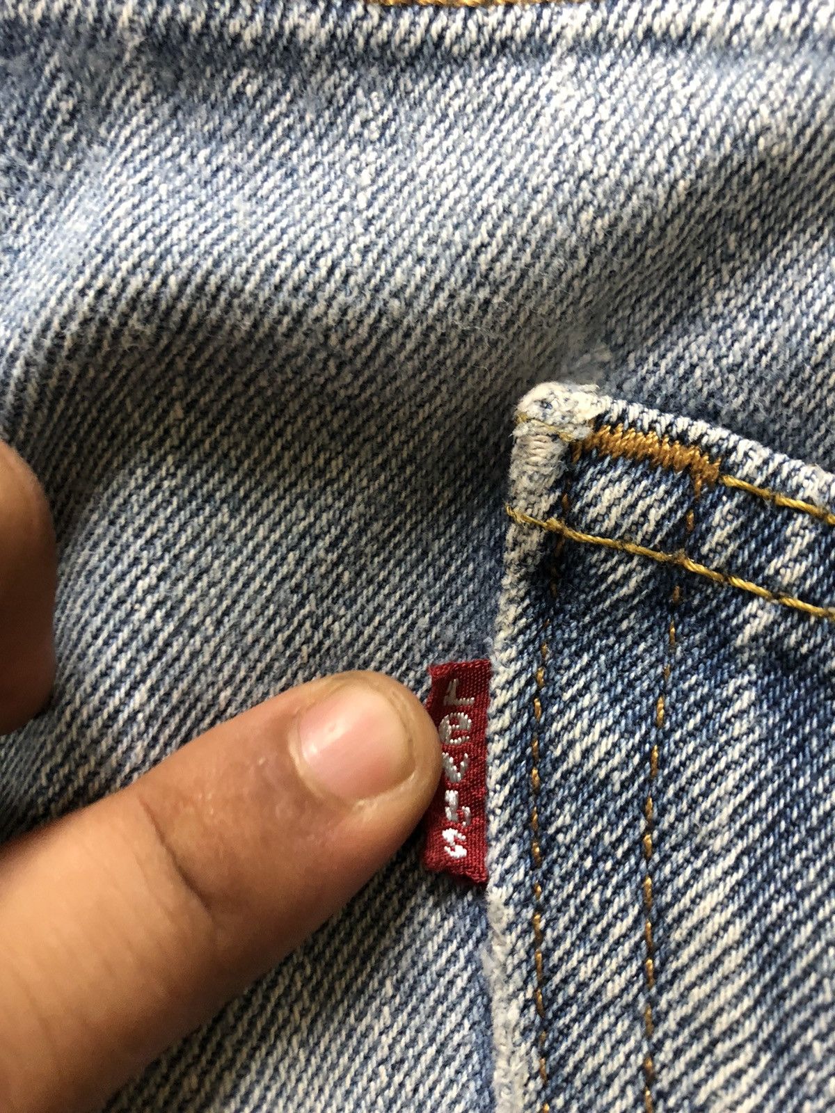 Levi's × Vintage VINTAGE 90s LEVIS 550 BLUE WASH DISTRESSED DENIM Size US 35 - 12 Thumbnail