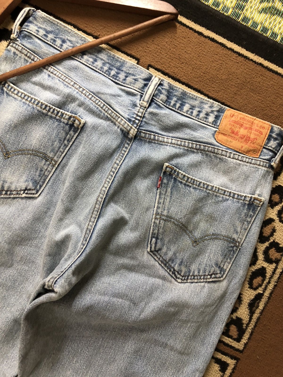 Levi's × Vintage VINTAGE 90s LEVIS 550 BLUE WASH DISTRESSED DENIM Size US 35 - 11 Thumbnail