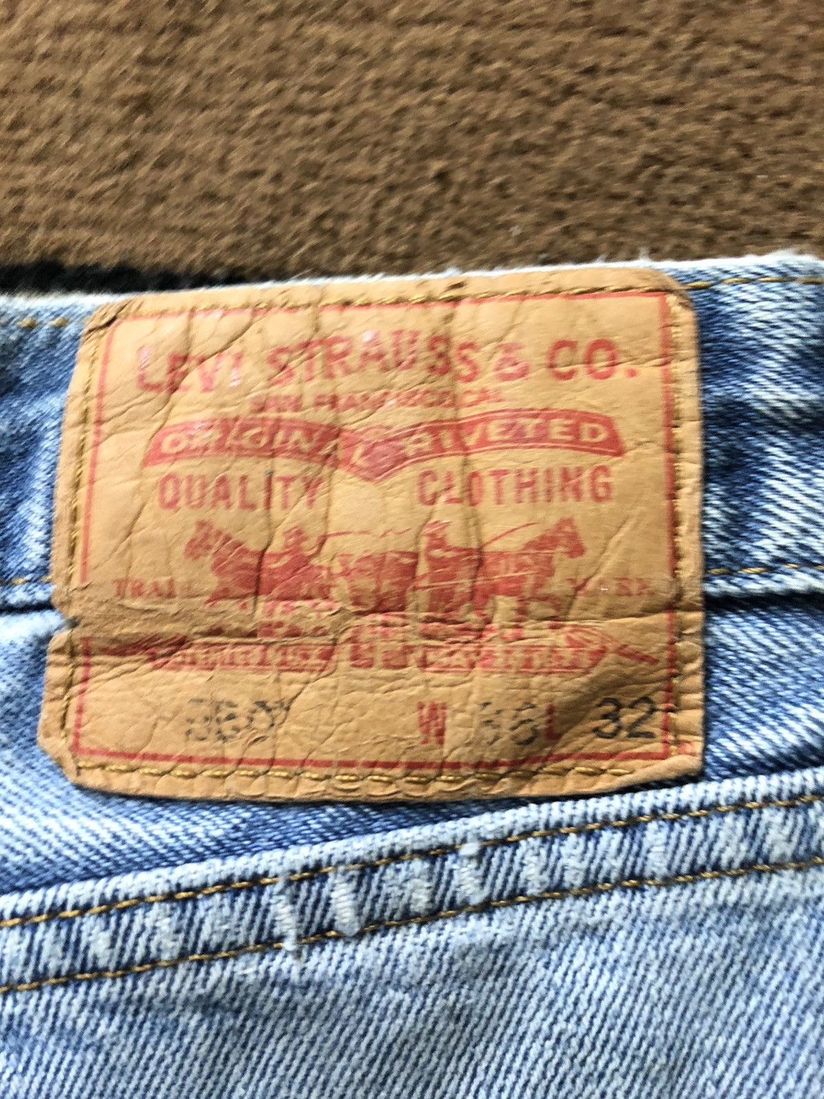 Levi's × Vintage VINTAGE 90s LEVIS 550 BLUE WASH DISTRESSED DENIM Size US 35 - 13 Thumbnail