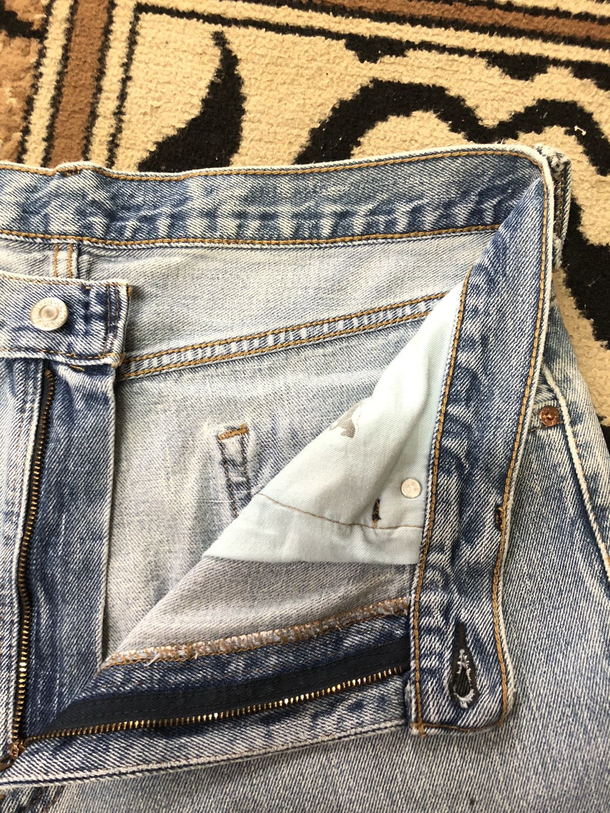 Levi's × Vintage VINTAGE 90s LEVIS 550 BLUE WASH DISTRESSED DENIM Size US 35 - 5 Thumbnail