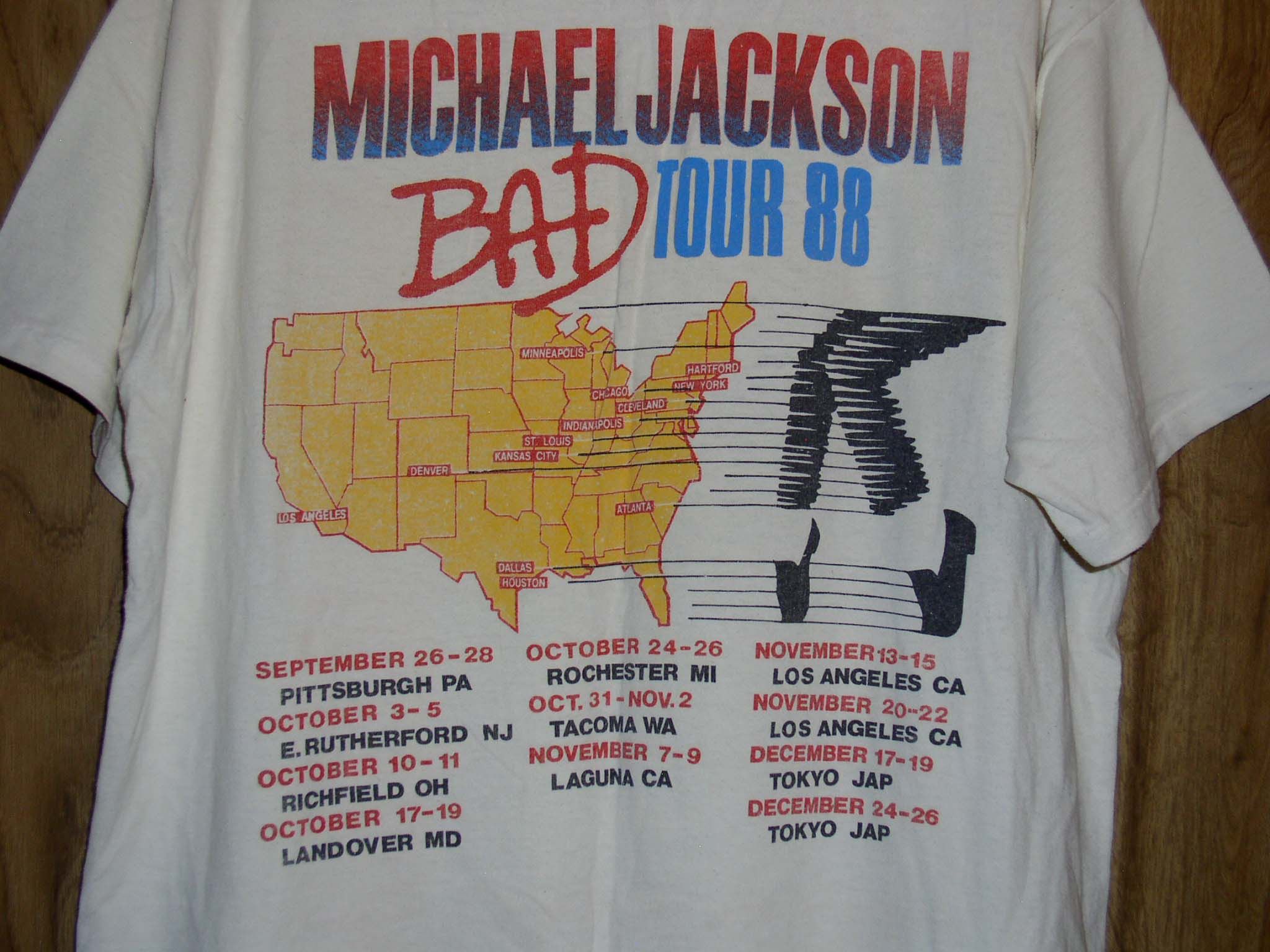 Michael Jackson MICHAEL JACKSON CONCERT TOUR T SHIRT VINTAGE 1988 BAD TOUR Size US XL / EU 56 / 4 - 4 Thumbnail
