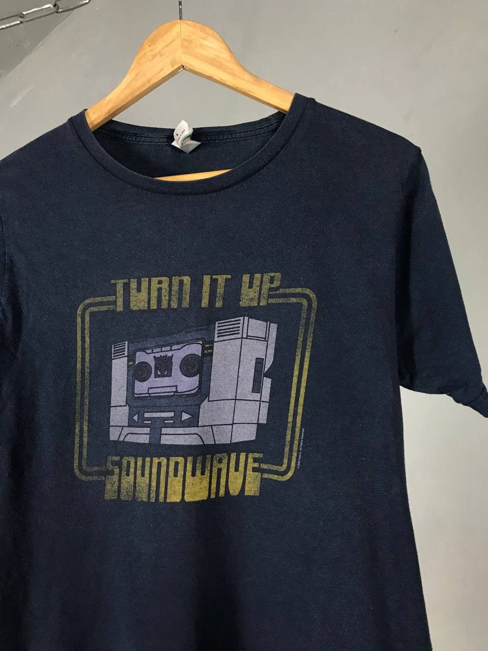 Transformers Torn it up Sound Wave 2008 transformers tee Size US M / EU 48-50 / 2 - 2 Thumbnail