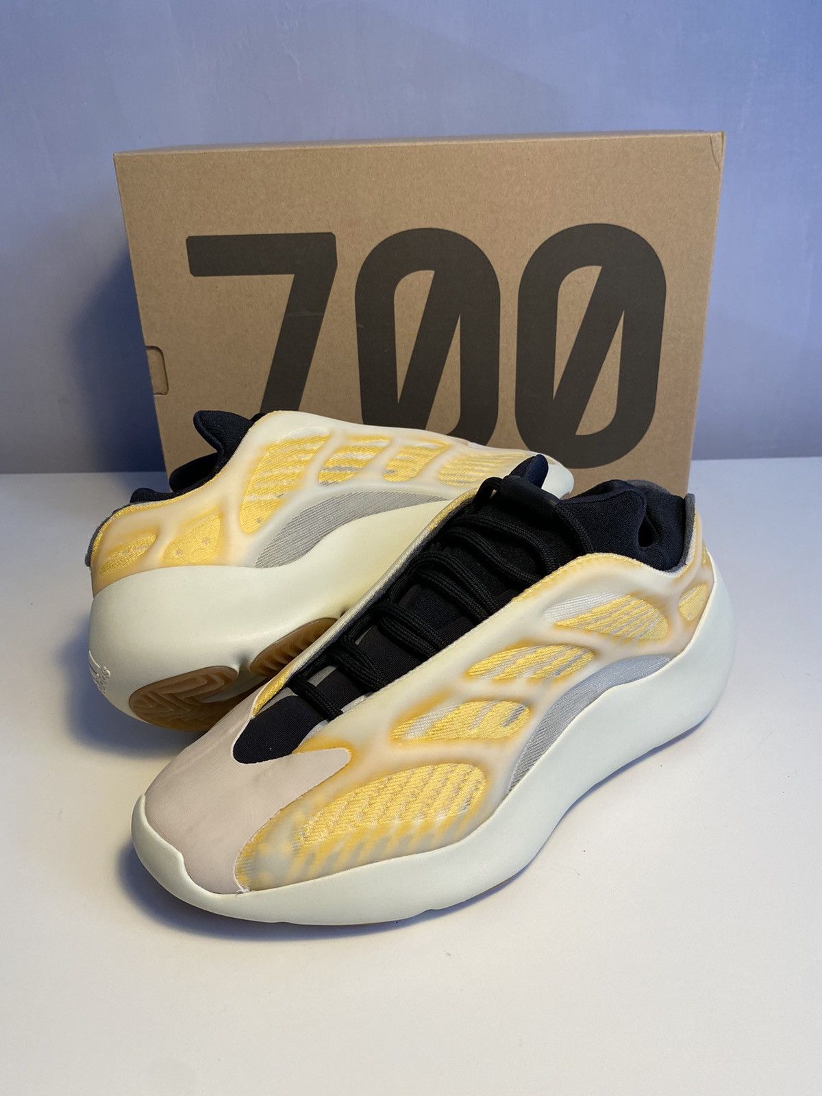 YEEZY 700 V3 MONO SAFFLOWER SIZE US6,5/UK6/ F39,1/3 HP5425