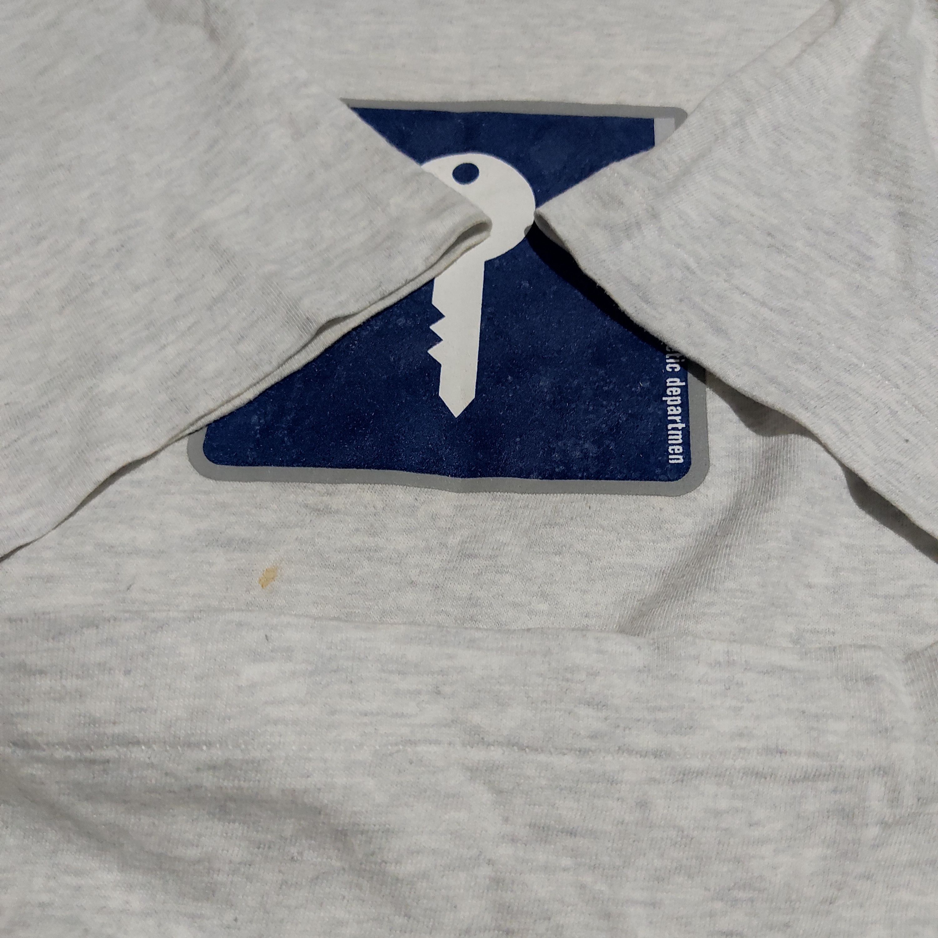 Nike Vintage TShirts Nike Center Mini Logo 71 Size US L / EU 52-54 / 3 - 8 Thumbnail