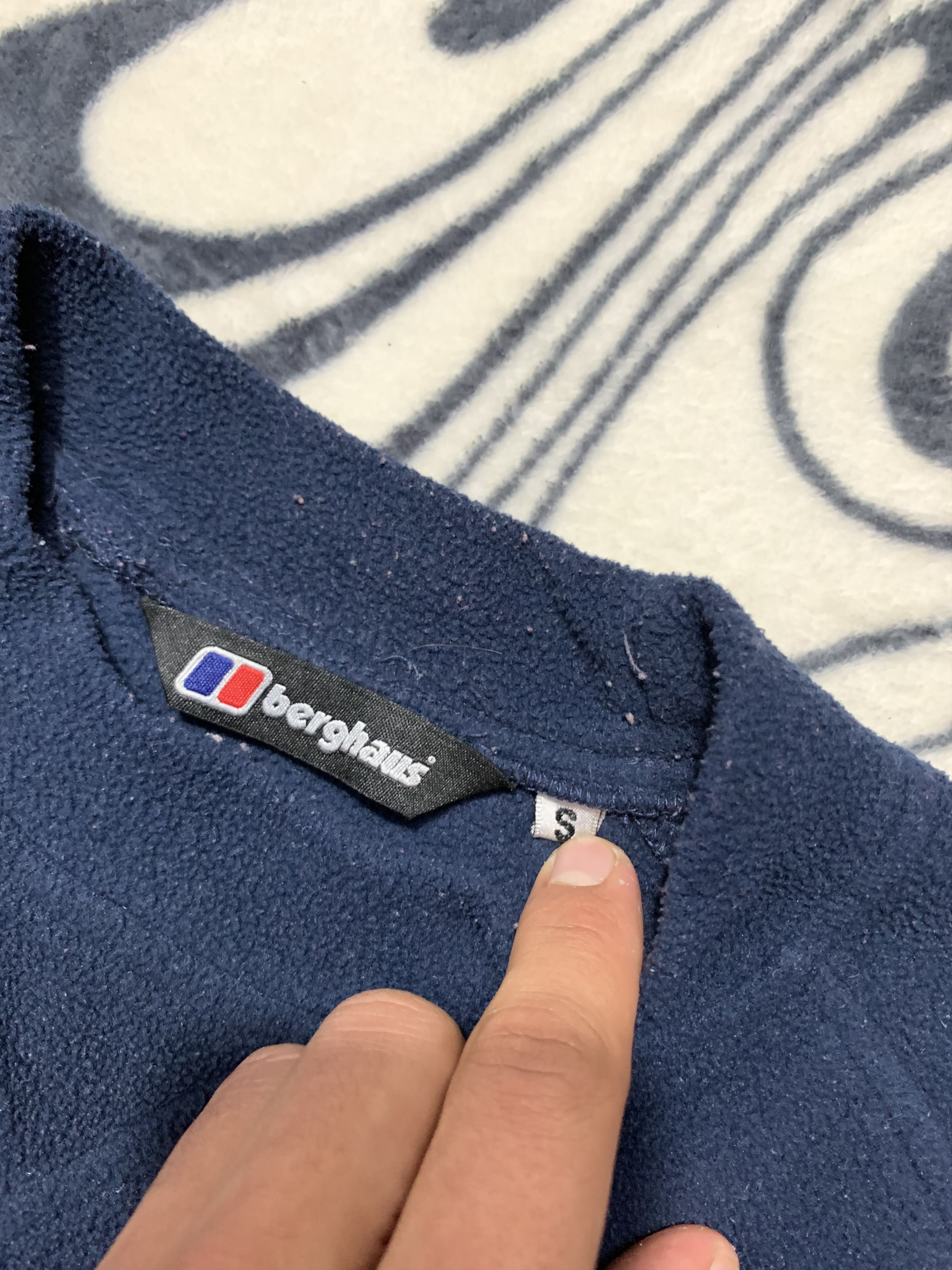 Berghaus Berghaus Vintage Mens Fleece Sweatshirt Y2K Jacket Size US M / EU 48-50 / 2 - 3 Thumbnail