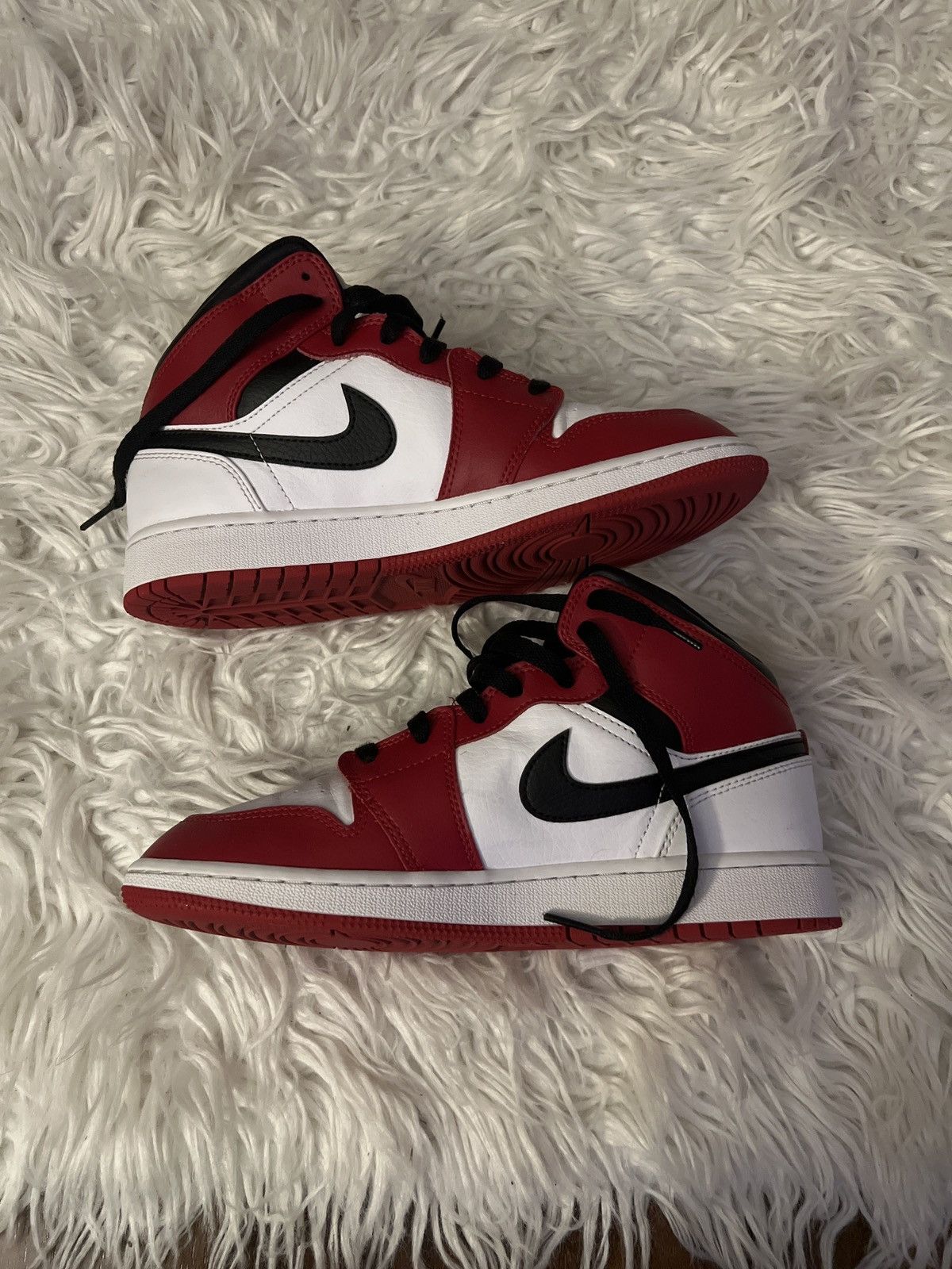 Jordan Brand Air Jordan 1 Mid Chicago Size US 7 / EU 40 - 1 Thumbnail