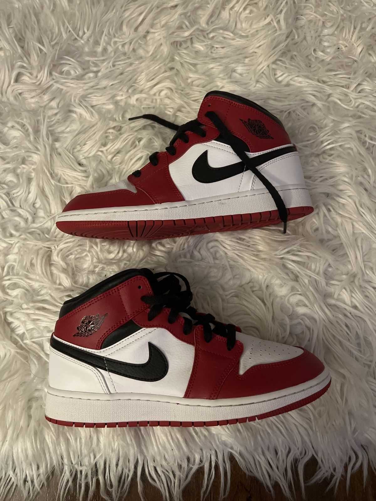 Jordan Brand Air Jordan 1 Mid Chicago Size US 7 / EU 40 - 2 Thumbnail
