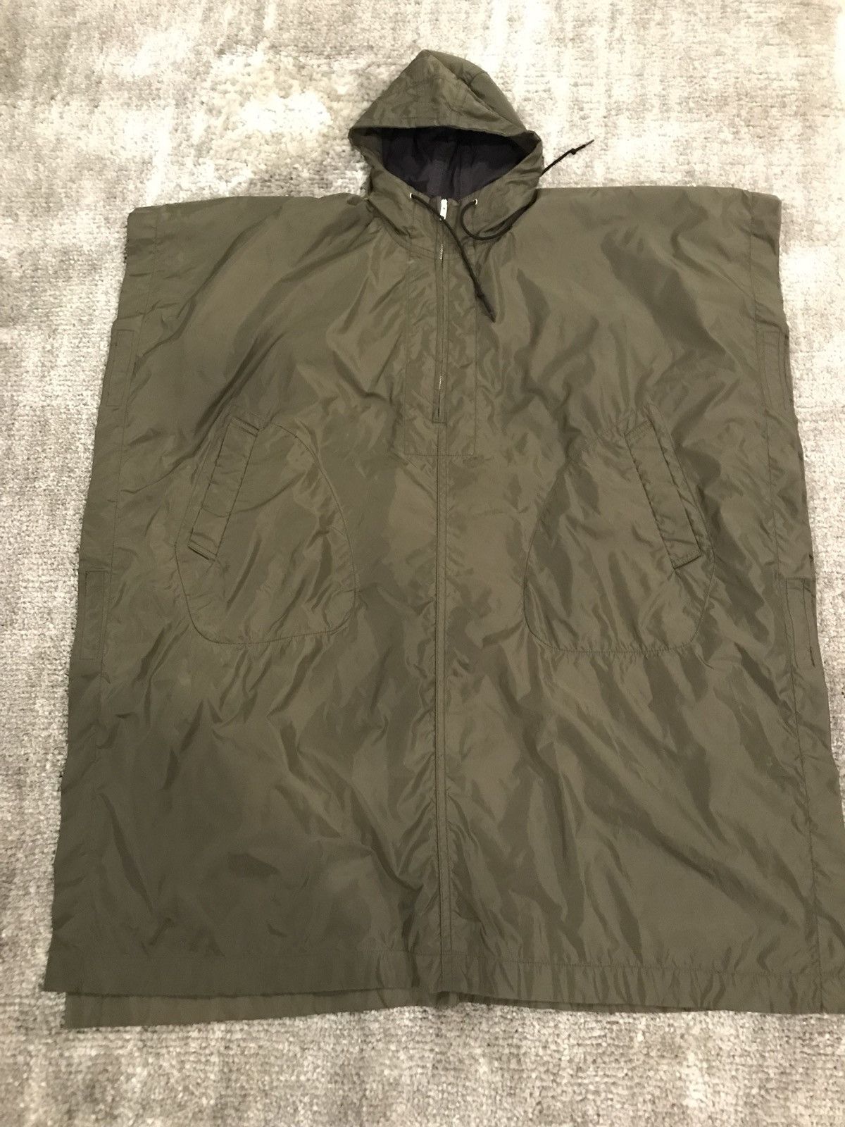 Square Shape Velcro Side Closure Cloak