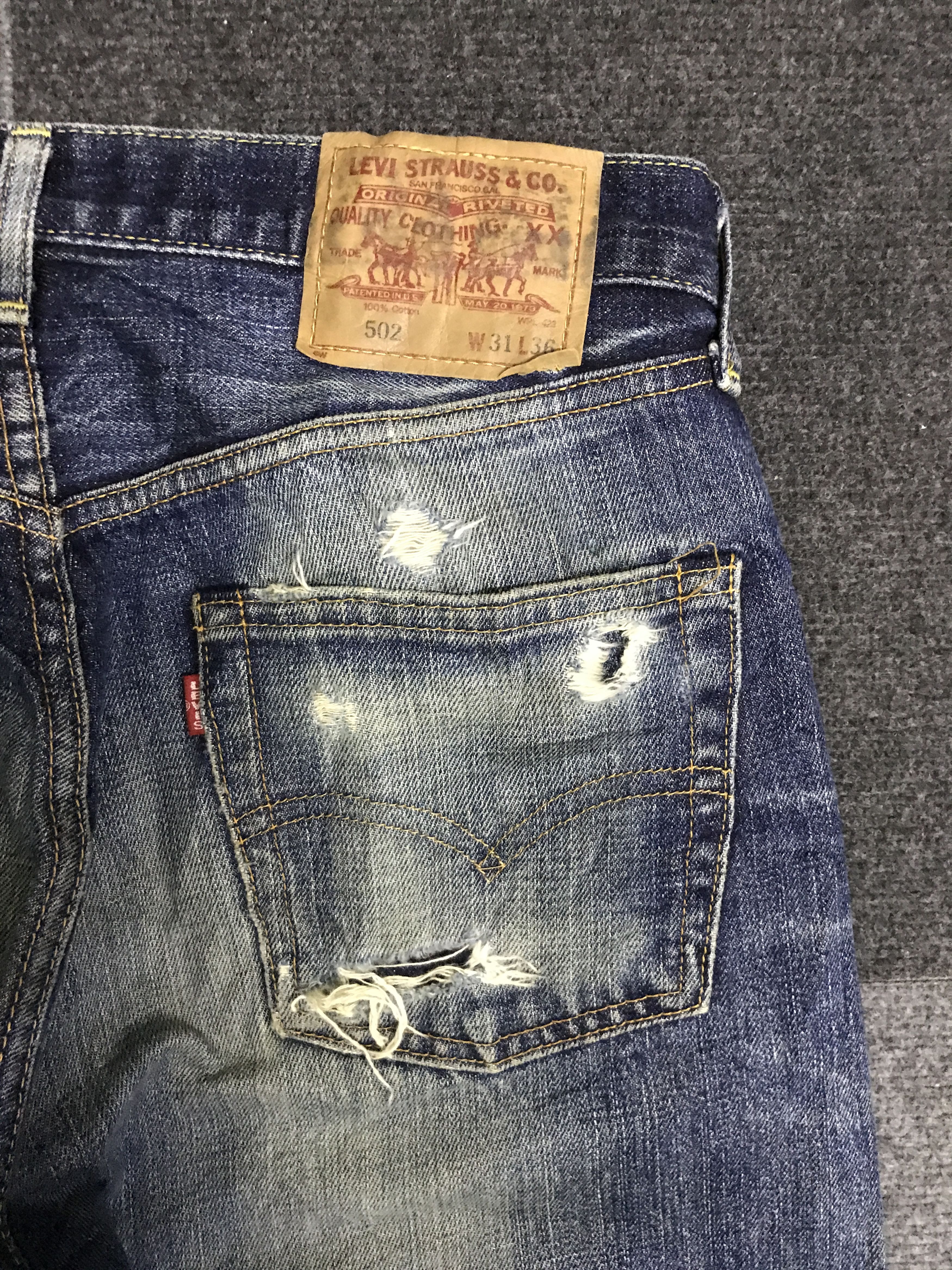 Levi's Vintage Clothing × Vintage VLEV113-RedLine Big E LEVIS 502 Distressed Jeans Size US 31 - 13 Thumbnail