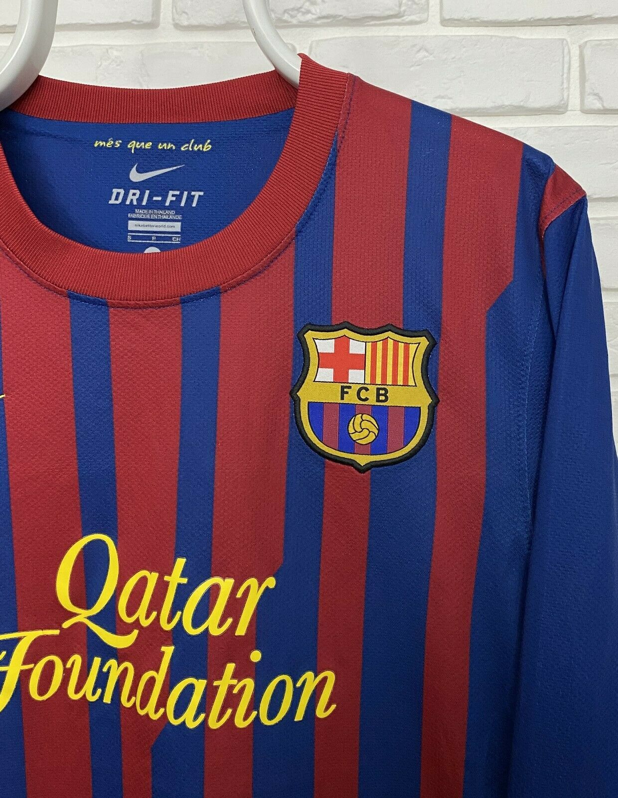 Nike BARCELONA FC 2011 2012 HOME FOOTBALL SHIRT LONG SLEEVE S Size US S / EU 44-46 / 1 - 2 Thumbnail