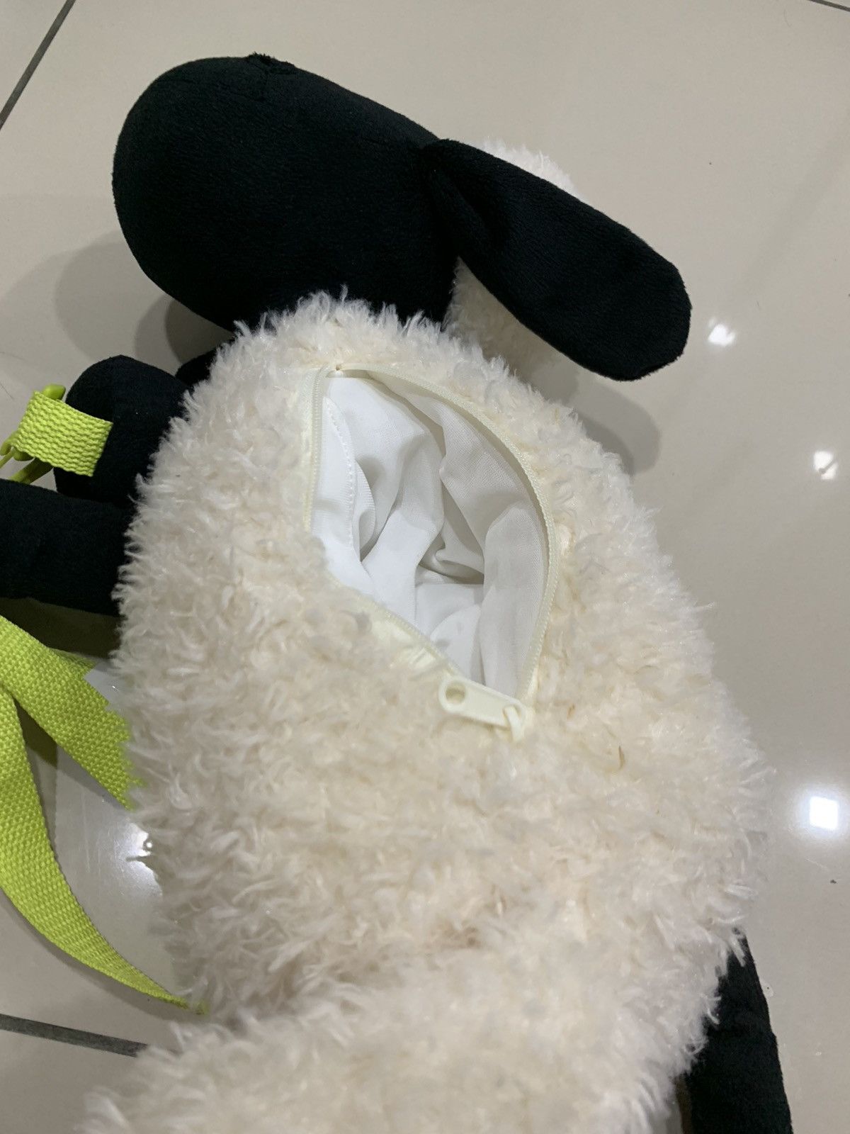 Cartoon Network VINTAGE SHAUN THE SHEEP FLUFFY BAGPACK Size ONE SIZE - 7 Thumbnail