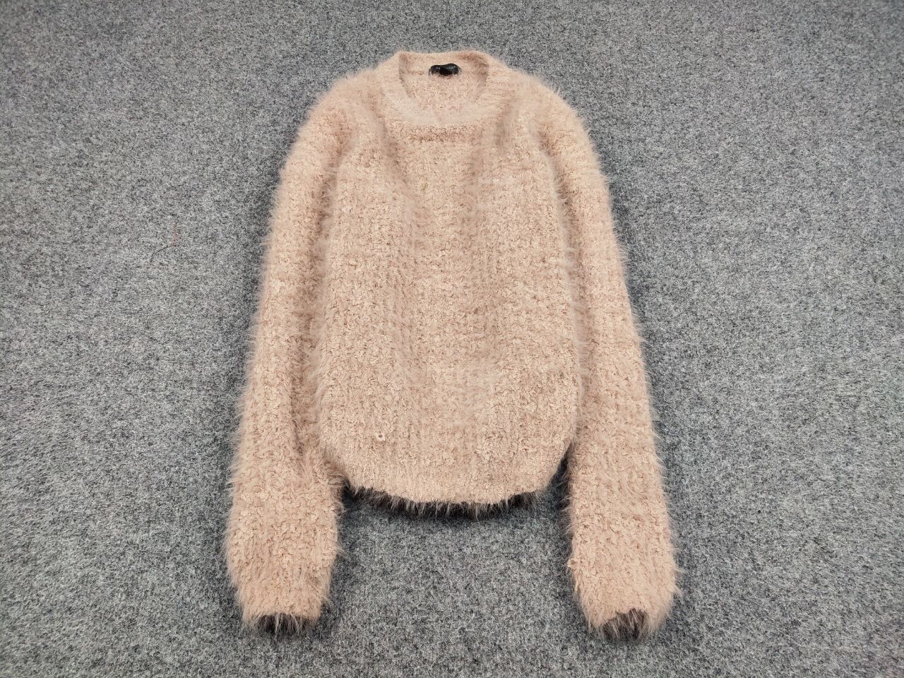 Japanese Brand Vintage Japanese Beige Mohair Style Fuzzy Crewneck Sweater Size US S / EU 44-46 / 1 - 2 Thumbnail