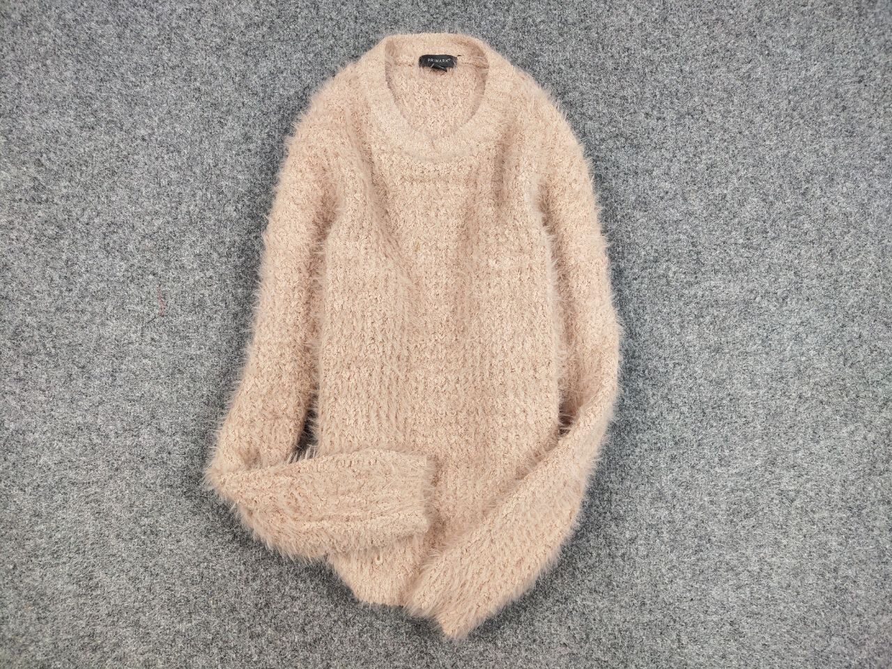 Japanese Brand Vintage Japanese Beige Mohair Style Fuzzy Crewneck Sweater Size US S / EU 44-46 / 1 - 14 Thumbnail