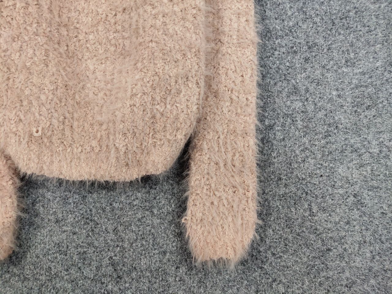 Japanese Brand Vintage Japanese Beige Mohair Style Fuzzy Crewneck Sweater Size US S / EU 44-46 / 1 - 10 Thumbnail