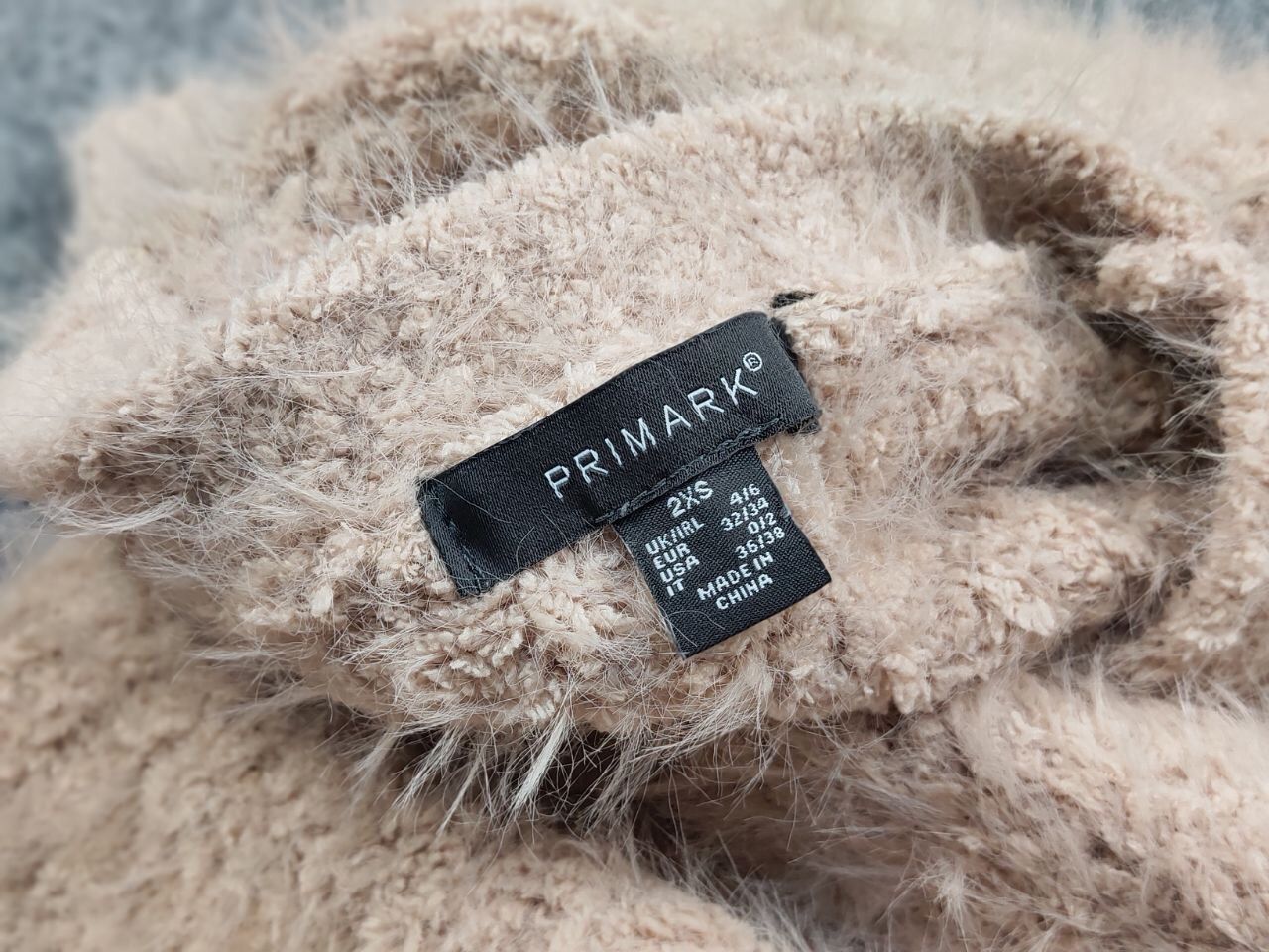 Japanese Brand Vintage Japanese Beige Mohair Style Fuzzy Crewneck Sweater Size US S / EU 44-46 / 1 - 19 Thumbnail