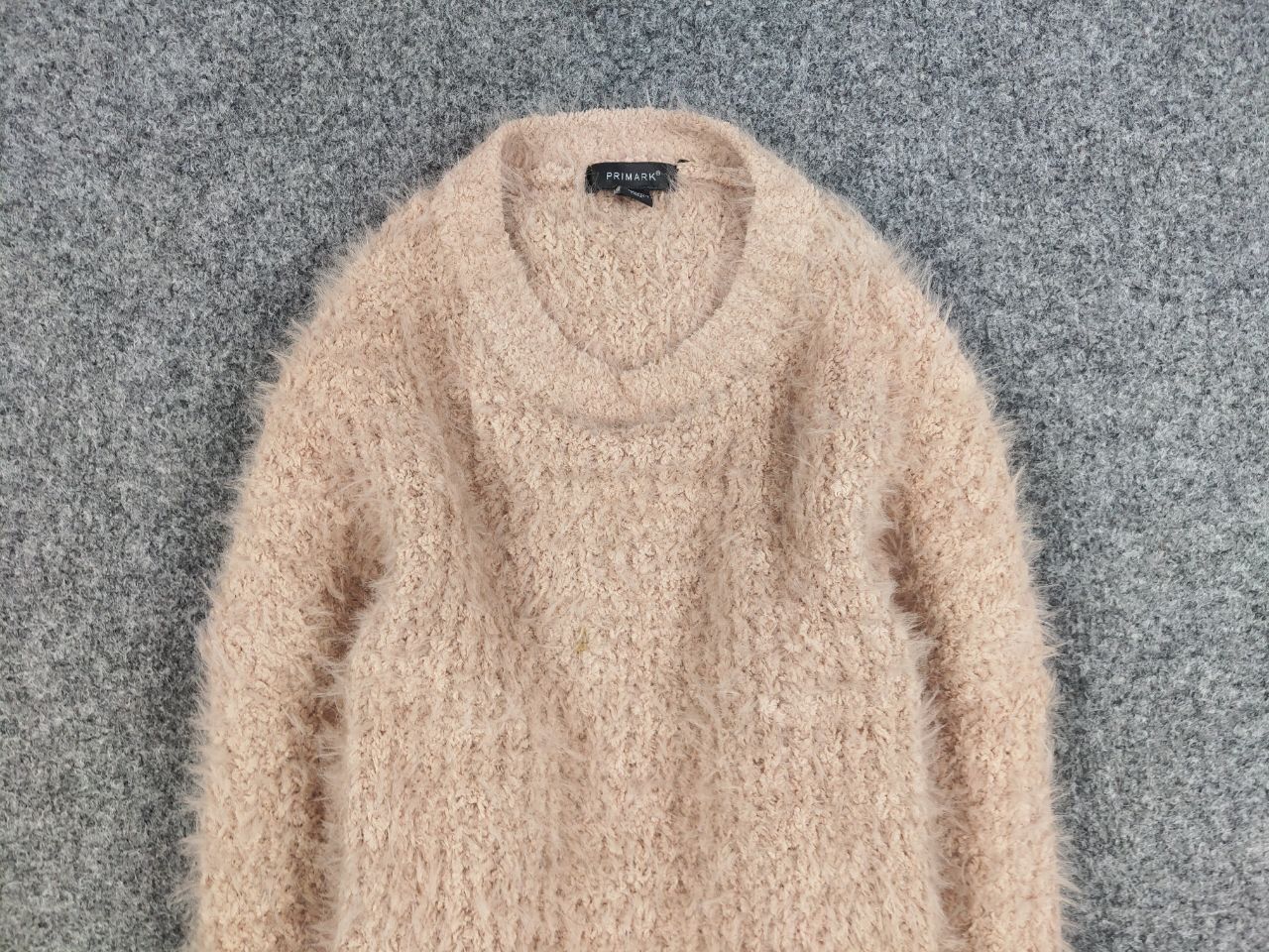 Japanese Brand Vintage Japanese Beige Mohair Style Fuzzy Crewneck Sweater Size US S / EU 44-46 / 1 - 8 Thumbnail
