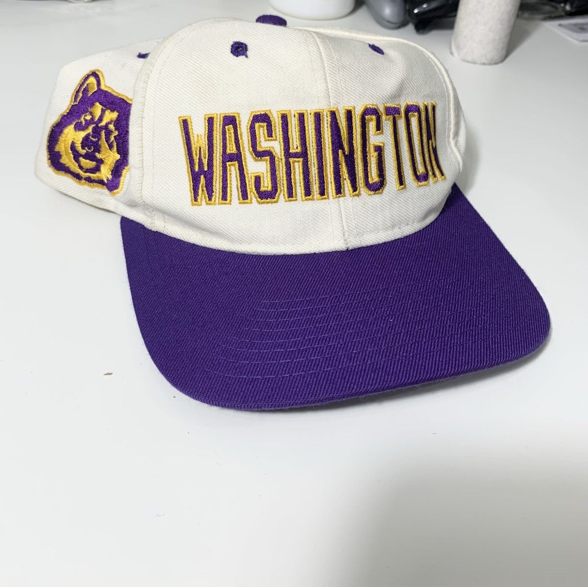 Washington Huskies Vintage Retro 3x5 Foot Banner Flag - Officially Licensed College Flag - View #11