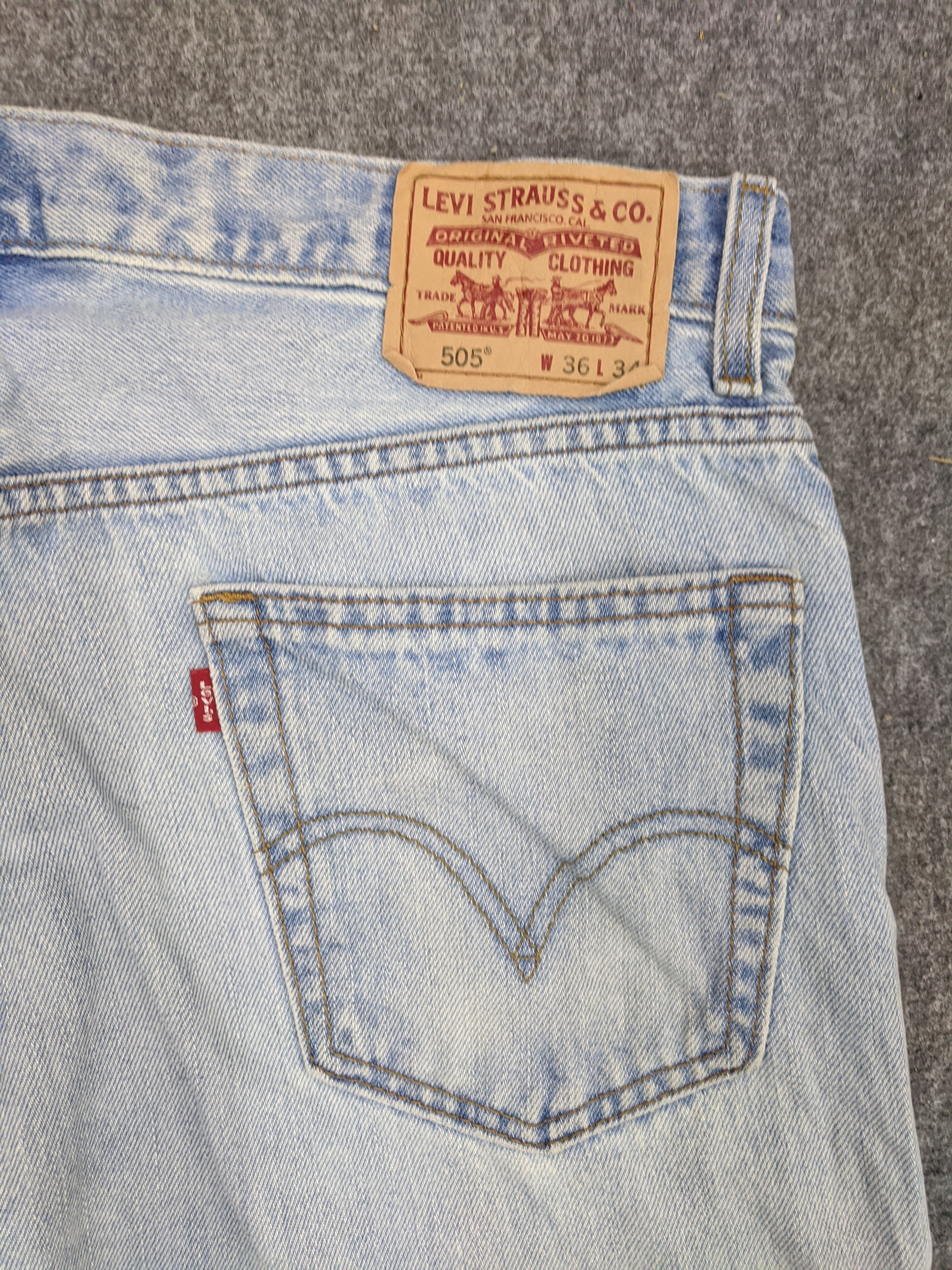 Levi's Vintage Levis 505 Light Wash Jeans DP0681 Size US 37 - 13 Thumbnail