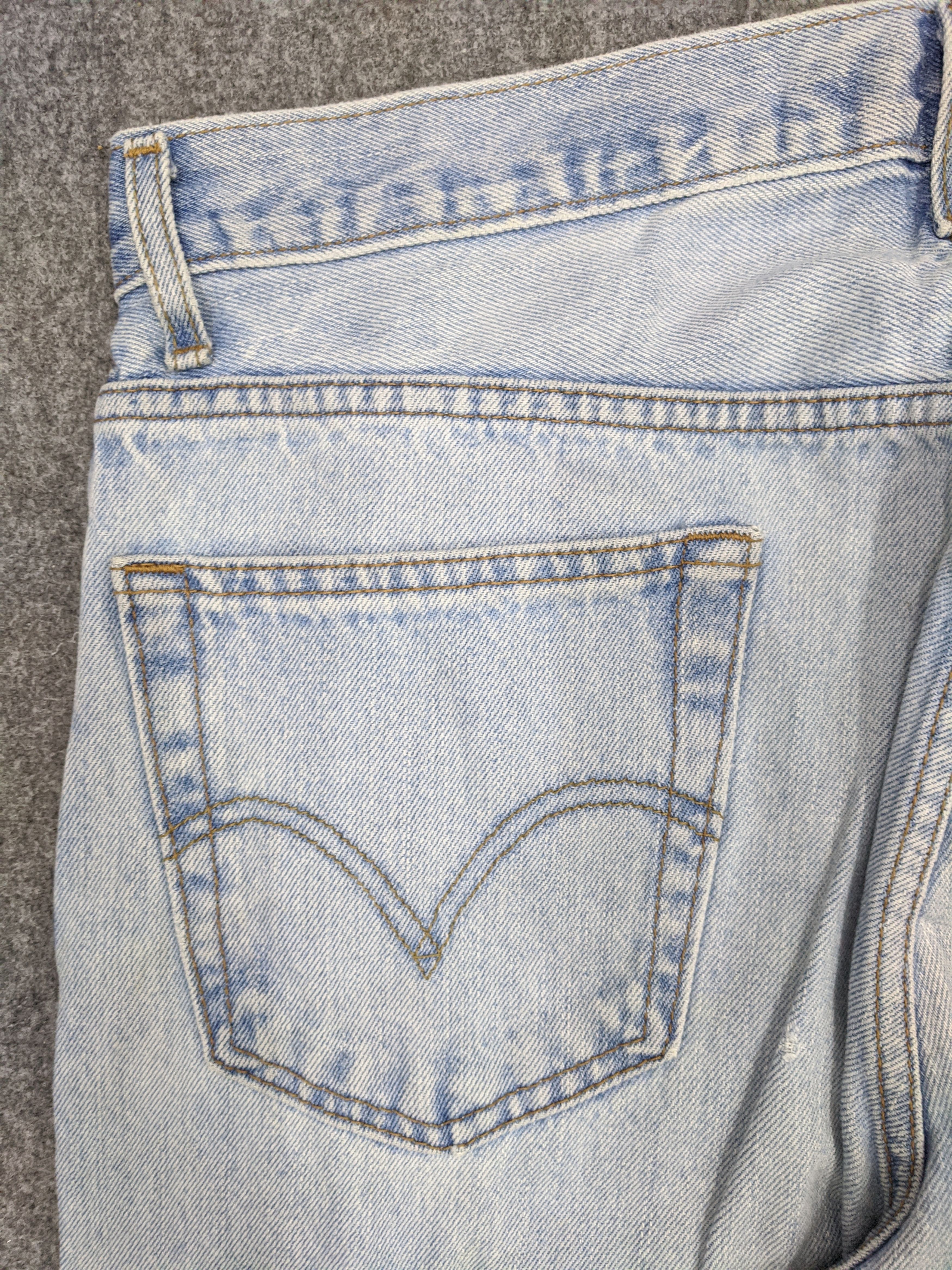 Levi's Vintage Levis 505 Light Wash Jeans DP0681 Size US 37 - 14 Thumbnail