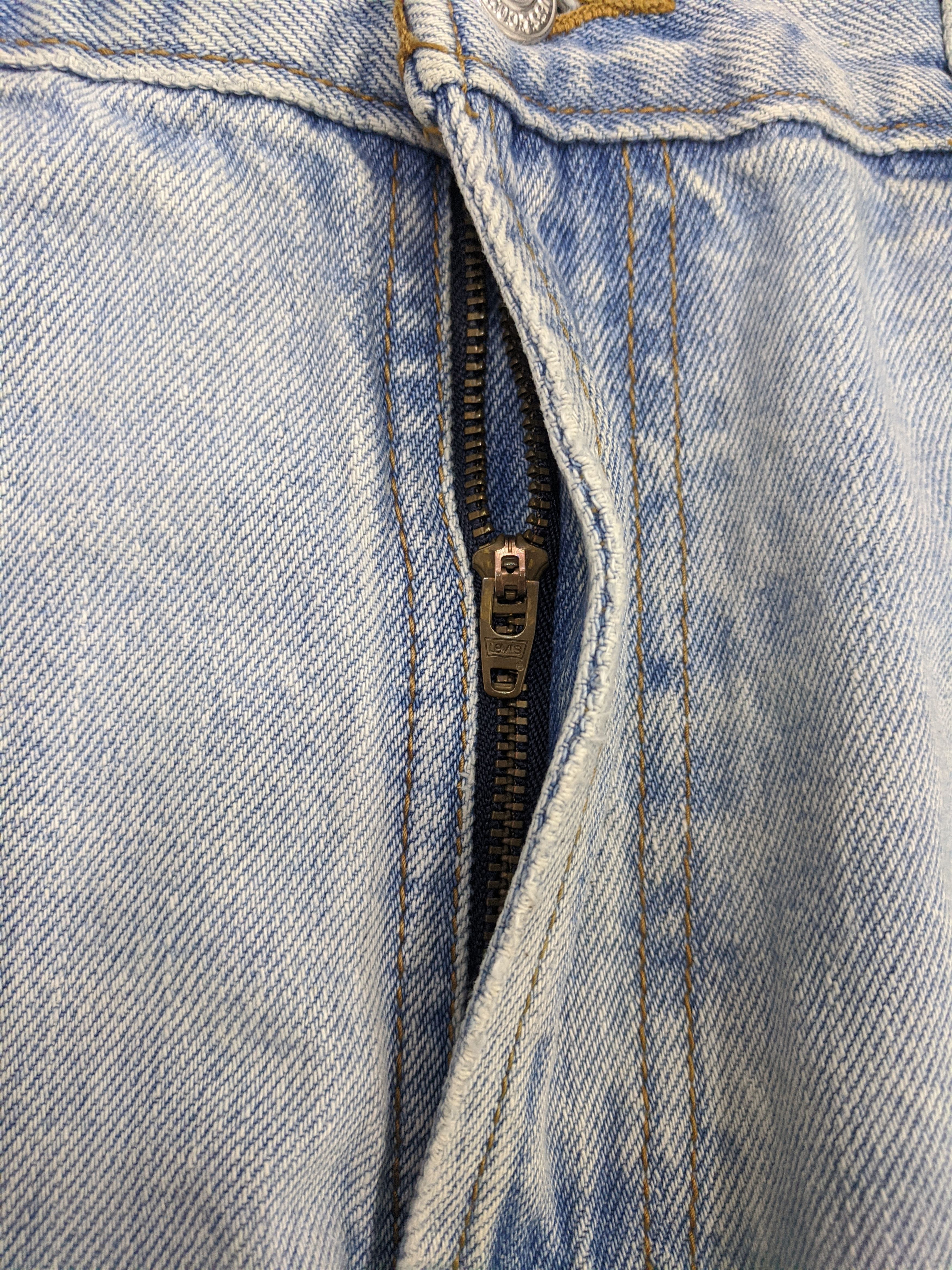 Levi's Vintage Levis 505 Light Wash Jeans DP0681 Size US 37 - 12 Thumbnail