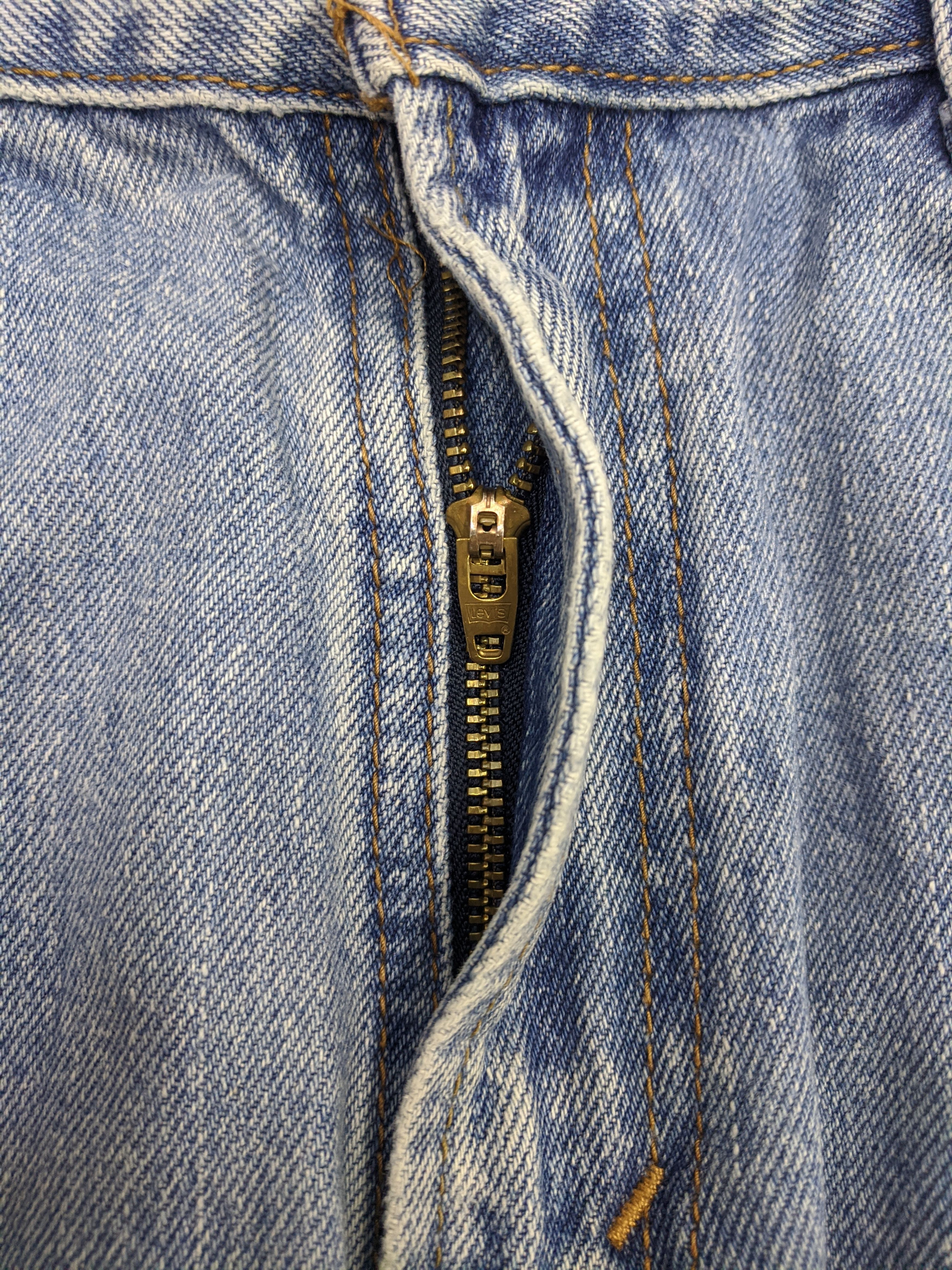 Levi's Vintage Levis 505 Light Wash Jeans DP0684 Size US 35 - 12 Thumbnail