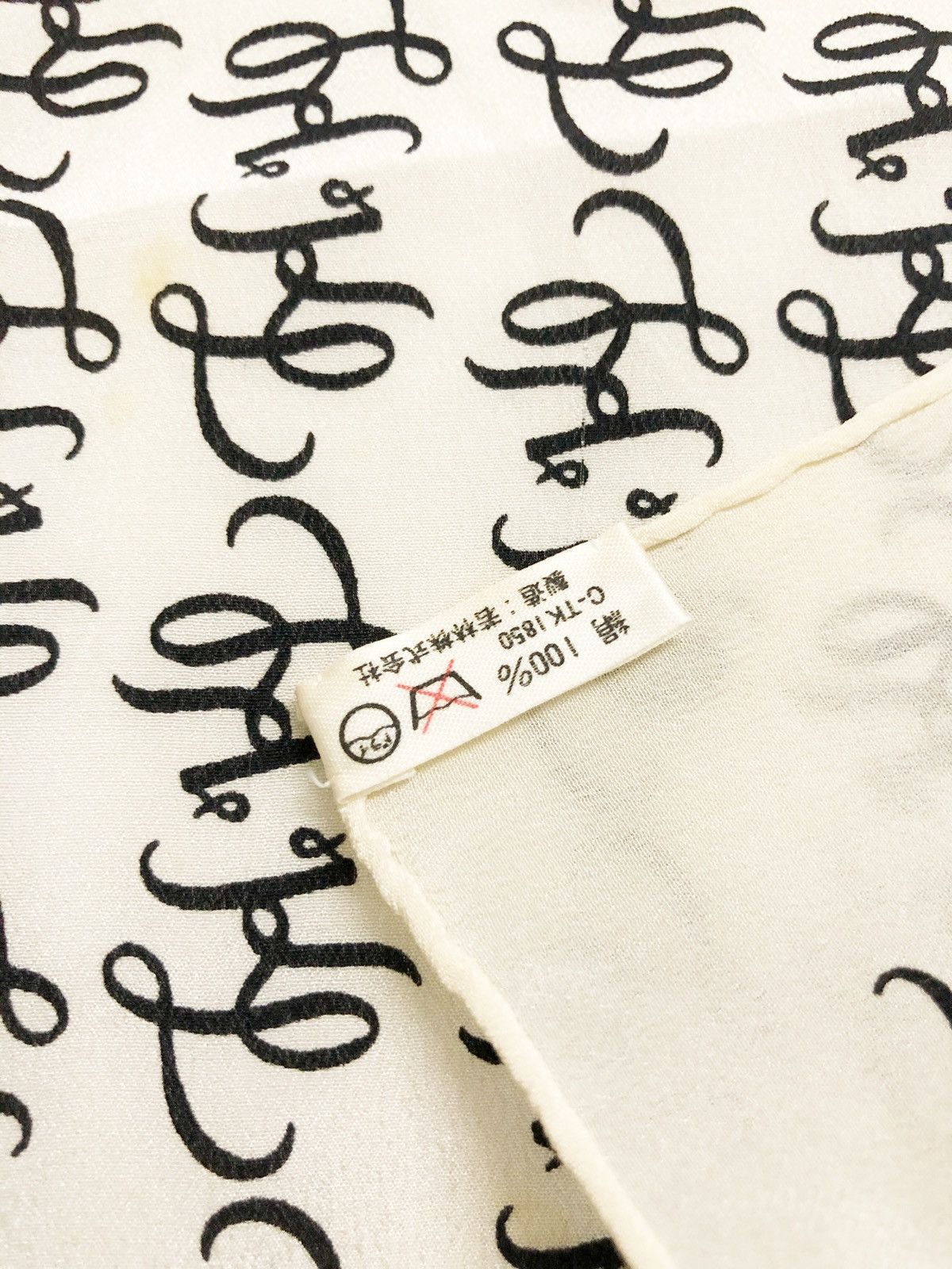 Karl Lagerfeld 1990's Karl Lagerfeld 100% silk handkerchief Size ONE SIZE - 1 Thumbnail