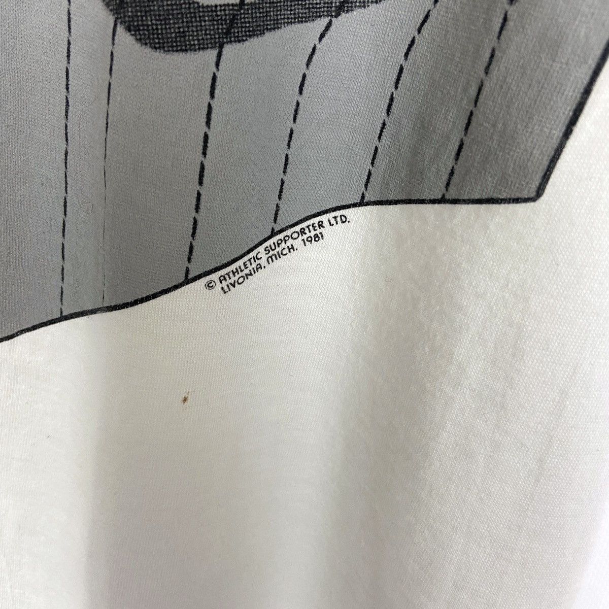 Vintage Vintage 80s Athletic Supporter Hawaii Money maker Casino tee Size US L / EU 52-54 / 3 - 4 Thumbnail