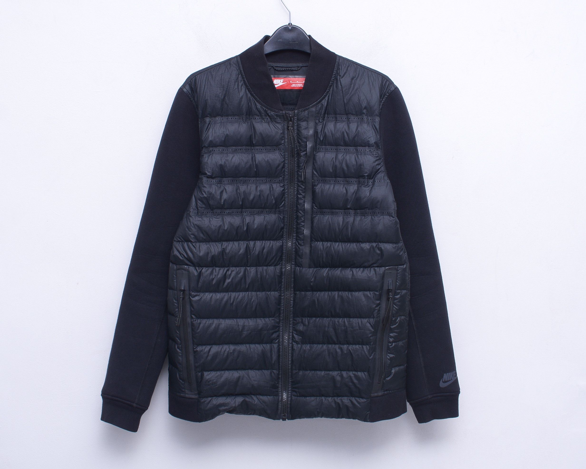 Nike Down Jacket Men M Puffer Coat Running Warm Outdoors Hike Size US M / EU 48-50 / 2 - 1 Thumbnail