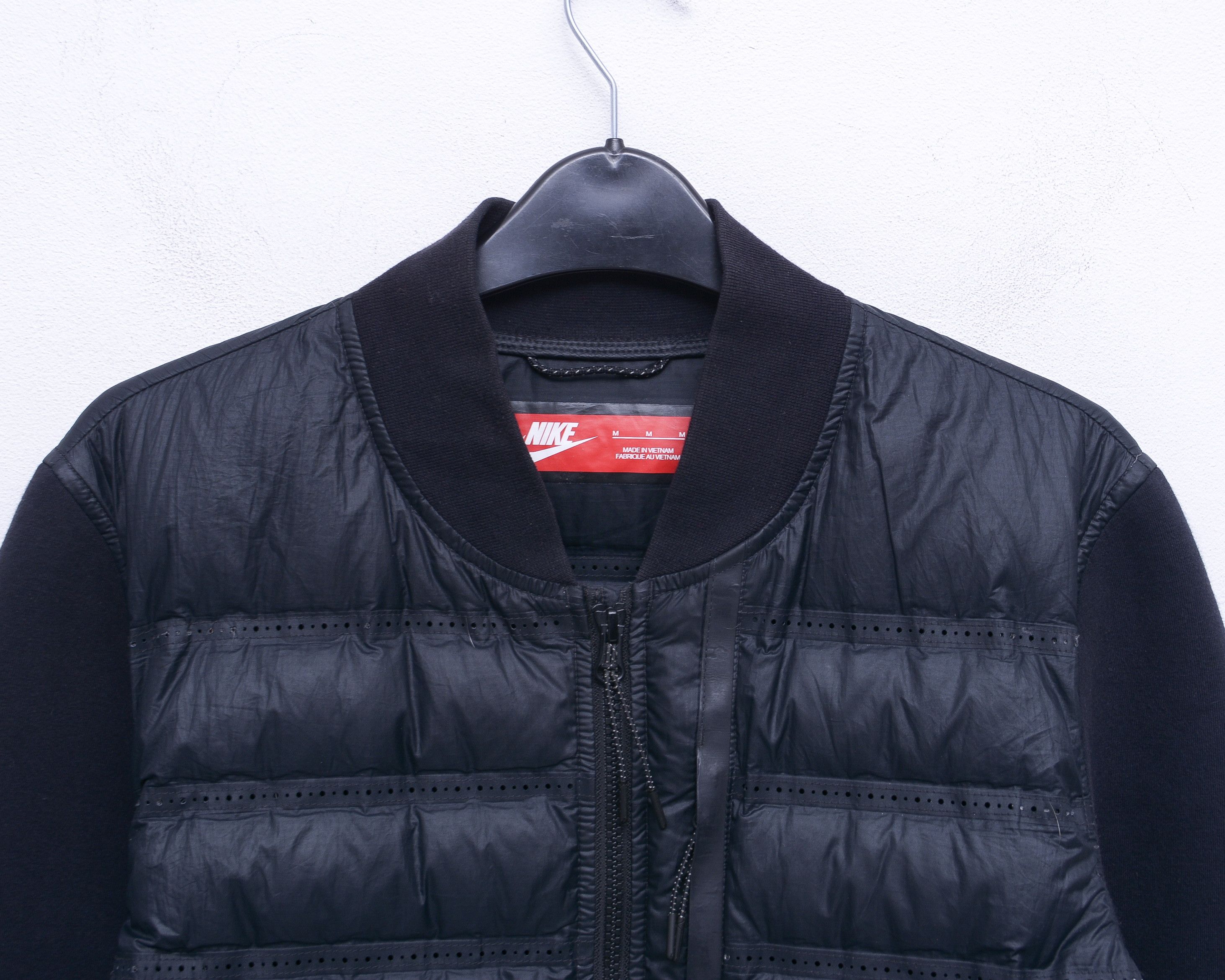Nike Down Jacket Men M Puffer Coat Running Warm Outdoors Hike Size US M / EU 48-50 / 2 - 2 Thumbnail