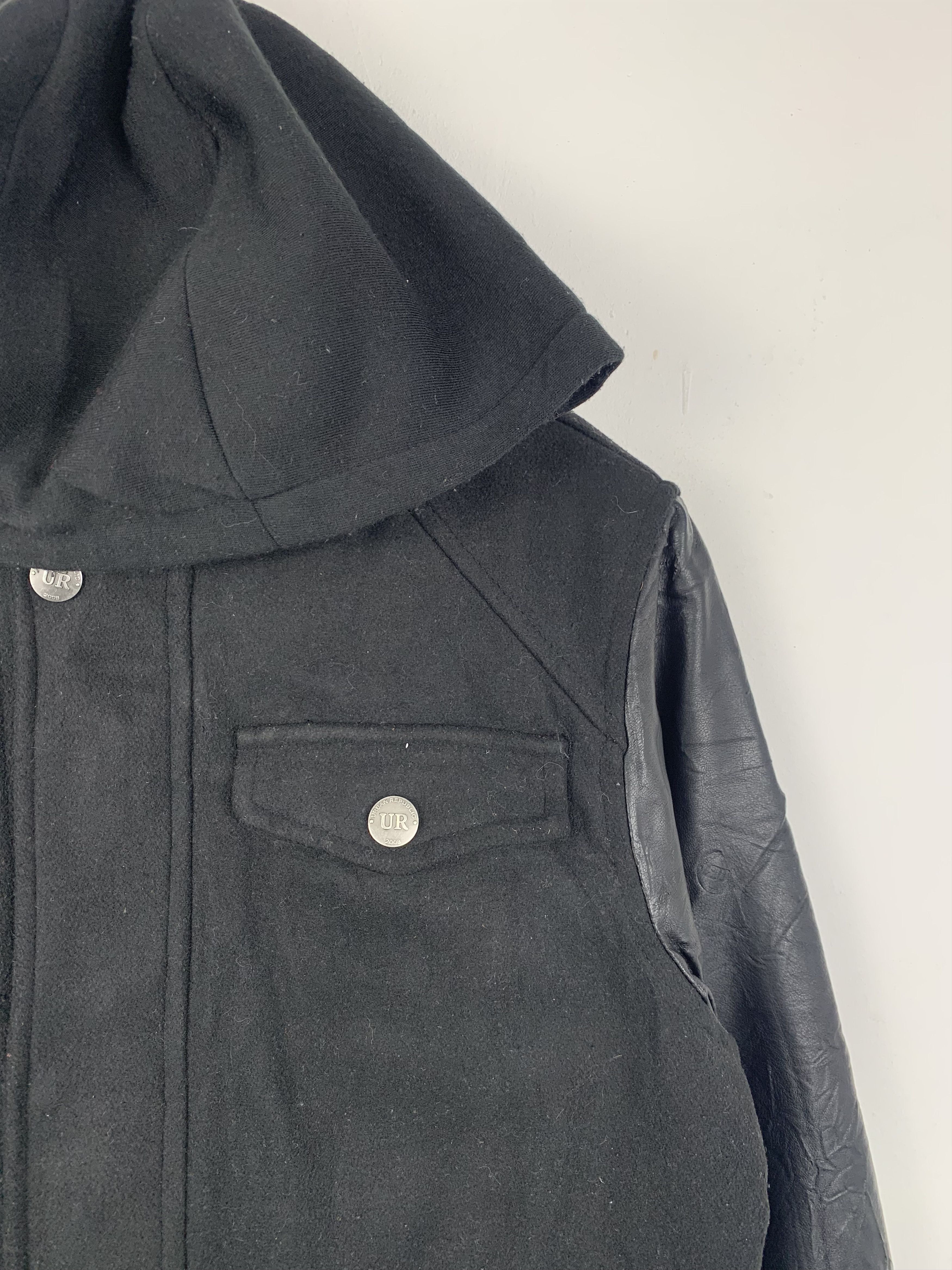 Vintage Vintage Urban Republic Hoodie Sleeve Leather Varsity V0513 Size US S / EU 44-46 / 1 - 6 Thumbnail
