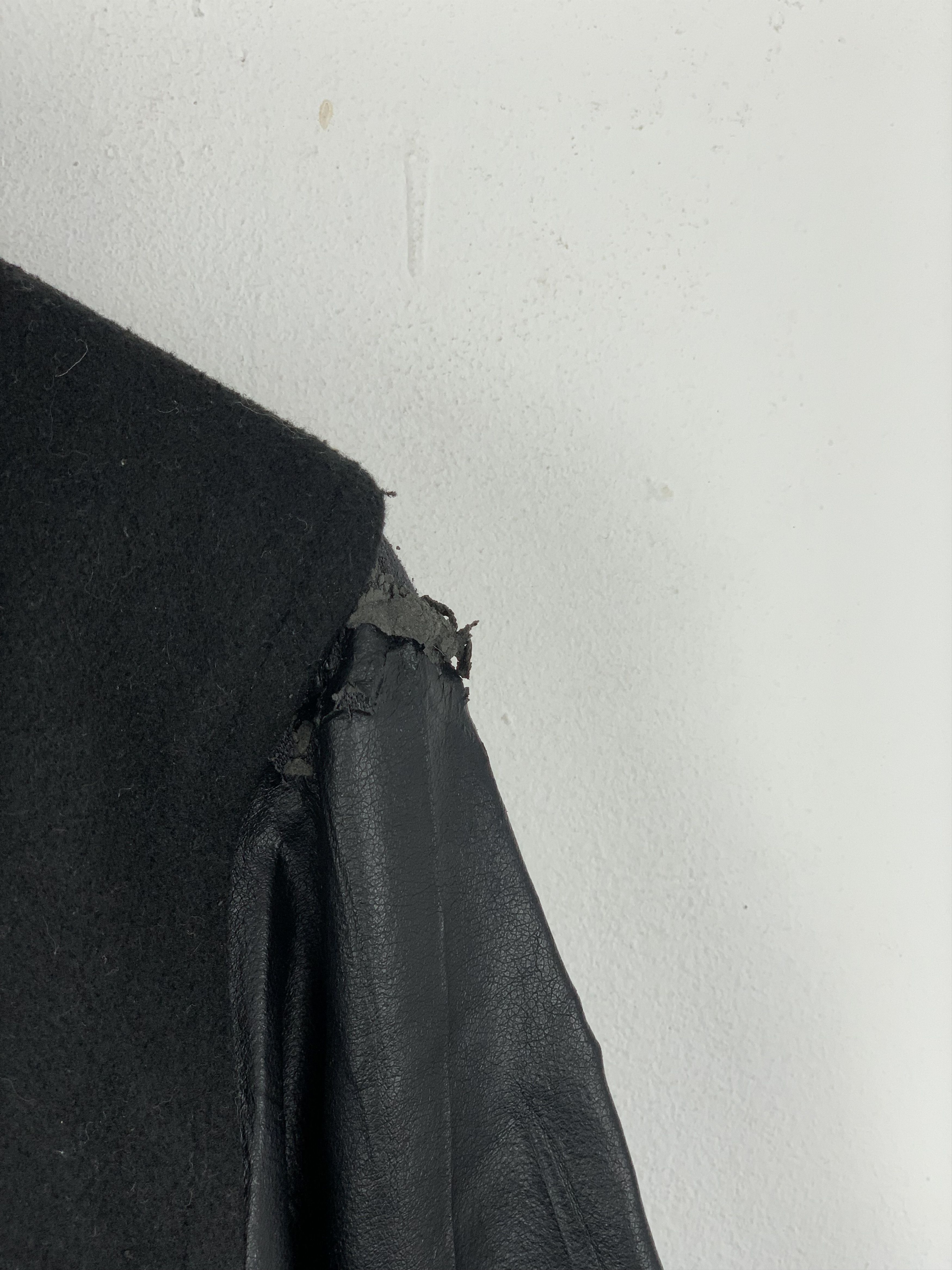 Vintage Vintage Urban Republic Hoodie Sleeve Leather Varsity V0513 Size US S / EU 44-46 / 1 - 17 Thumbnail