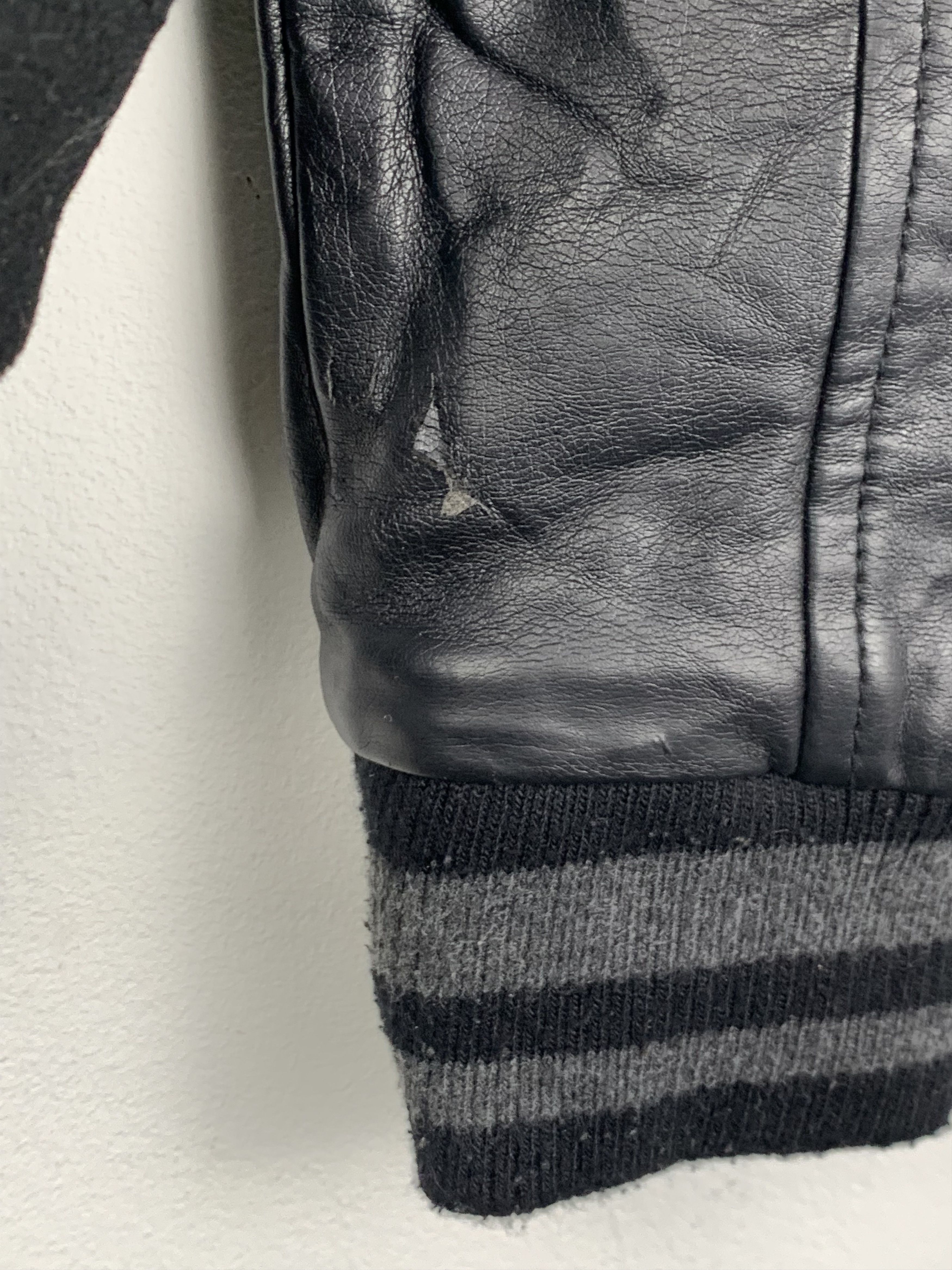Vintage Vintage Urban Republic Hoodie Sleeve Leather Varsity V0513 Size US S / EU 44-46 / 1 - 19 Thumbnail
