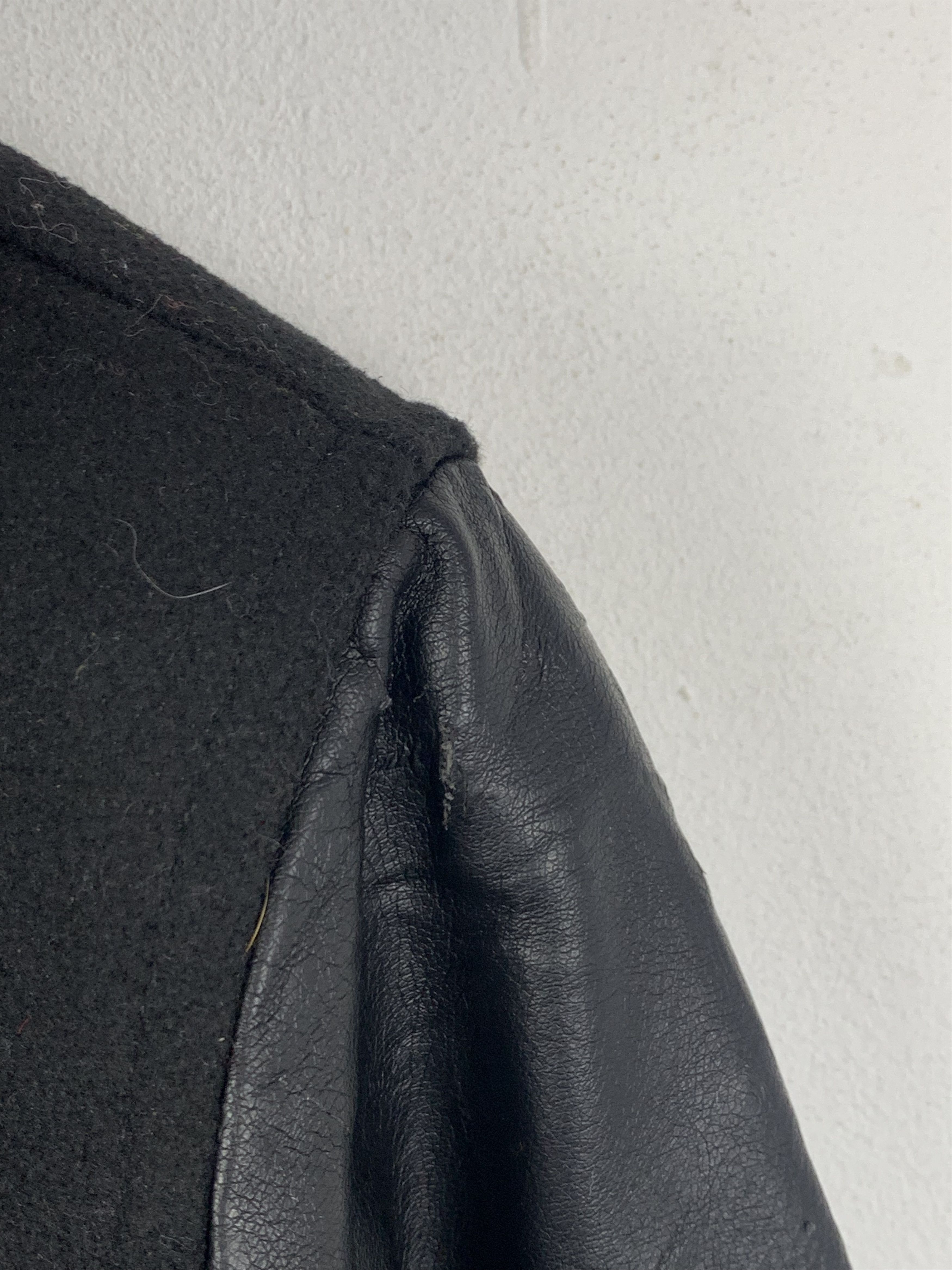Vintage Vintage Urban Republic Hoodie Sleeve Leather Varsity V0513 Size US S / EU 44-46 / 1 - 8 Thumbnail