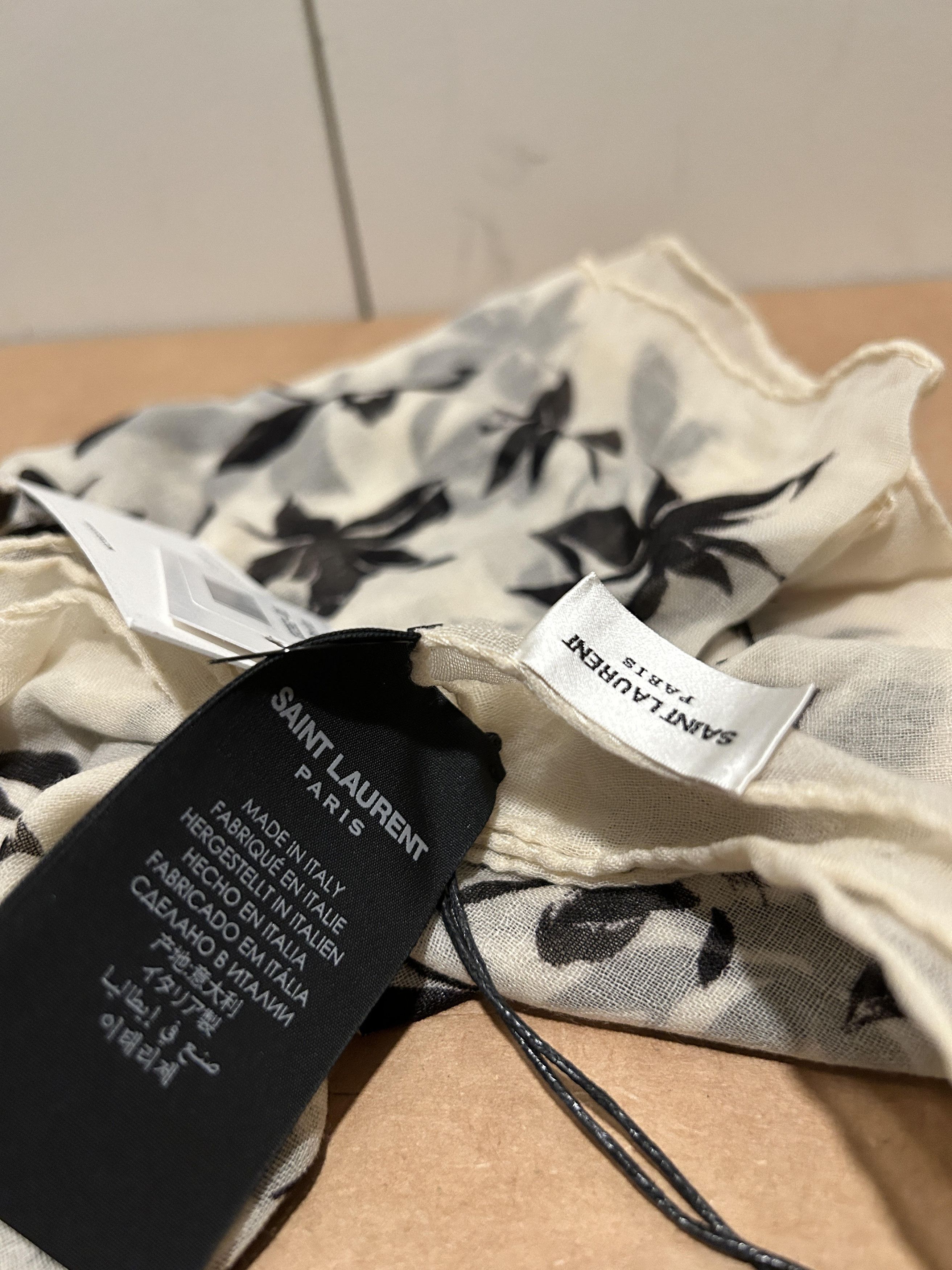 Yves Saint Laurent saint laurent carre orchidee sauvage etamine Size ONE SIZE - 3 Thumbnail
