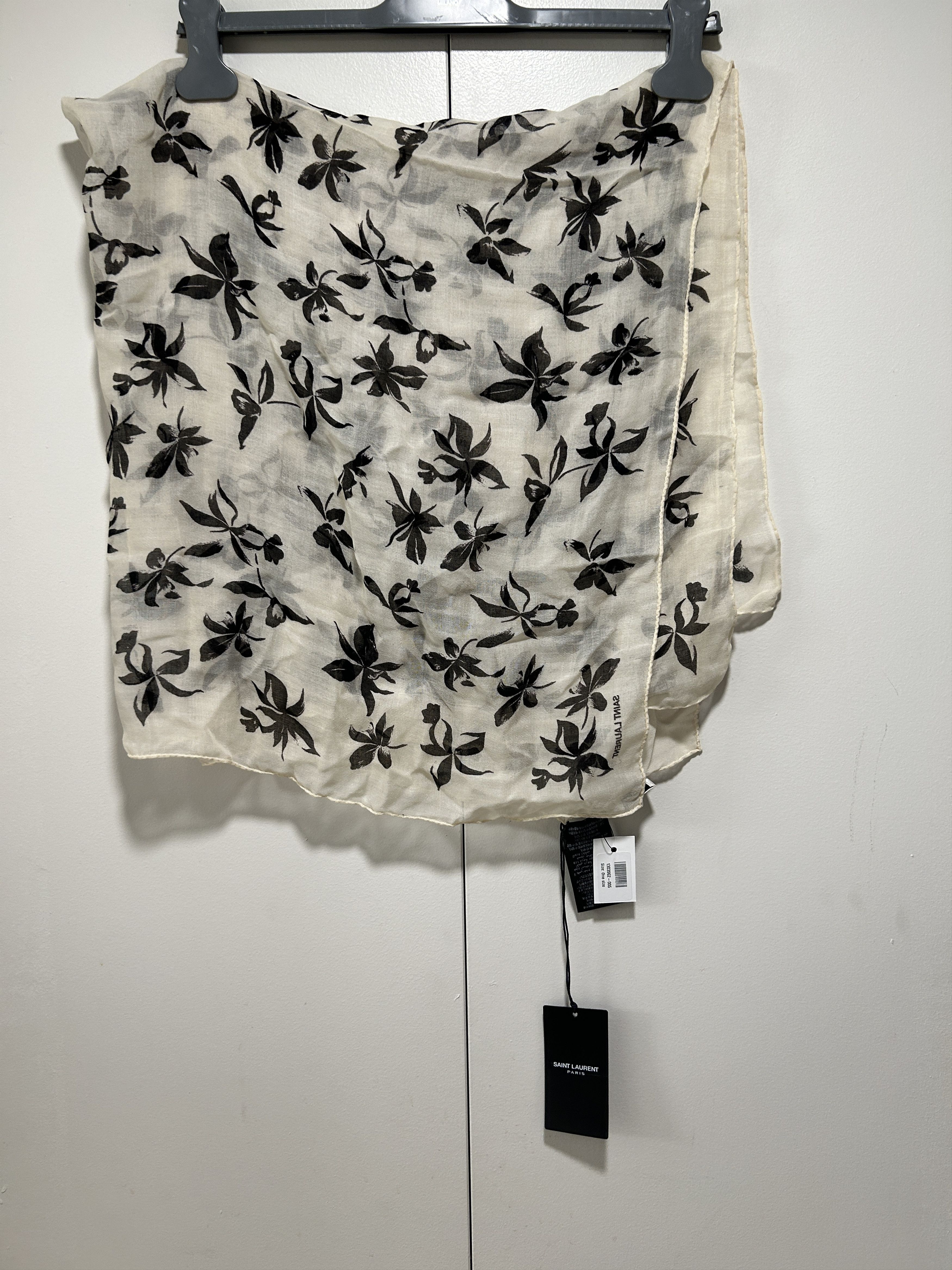 Yves Saint Laurent saint laurent carre orchidee sauvage etamine Size ONE SIZE - 6 Thumbnail