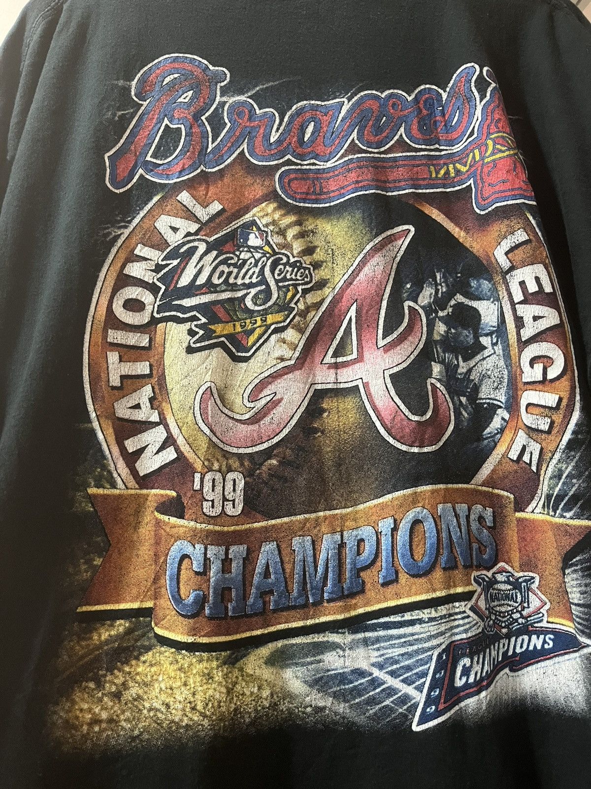 MLB × Vintage A MUST HAVE VINTAGE RAPTEES STYLE ATLANTA BRAVES CHAMPION 99 Size US XXL / EU 58 / 5 - 6 Thumbnail