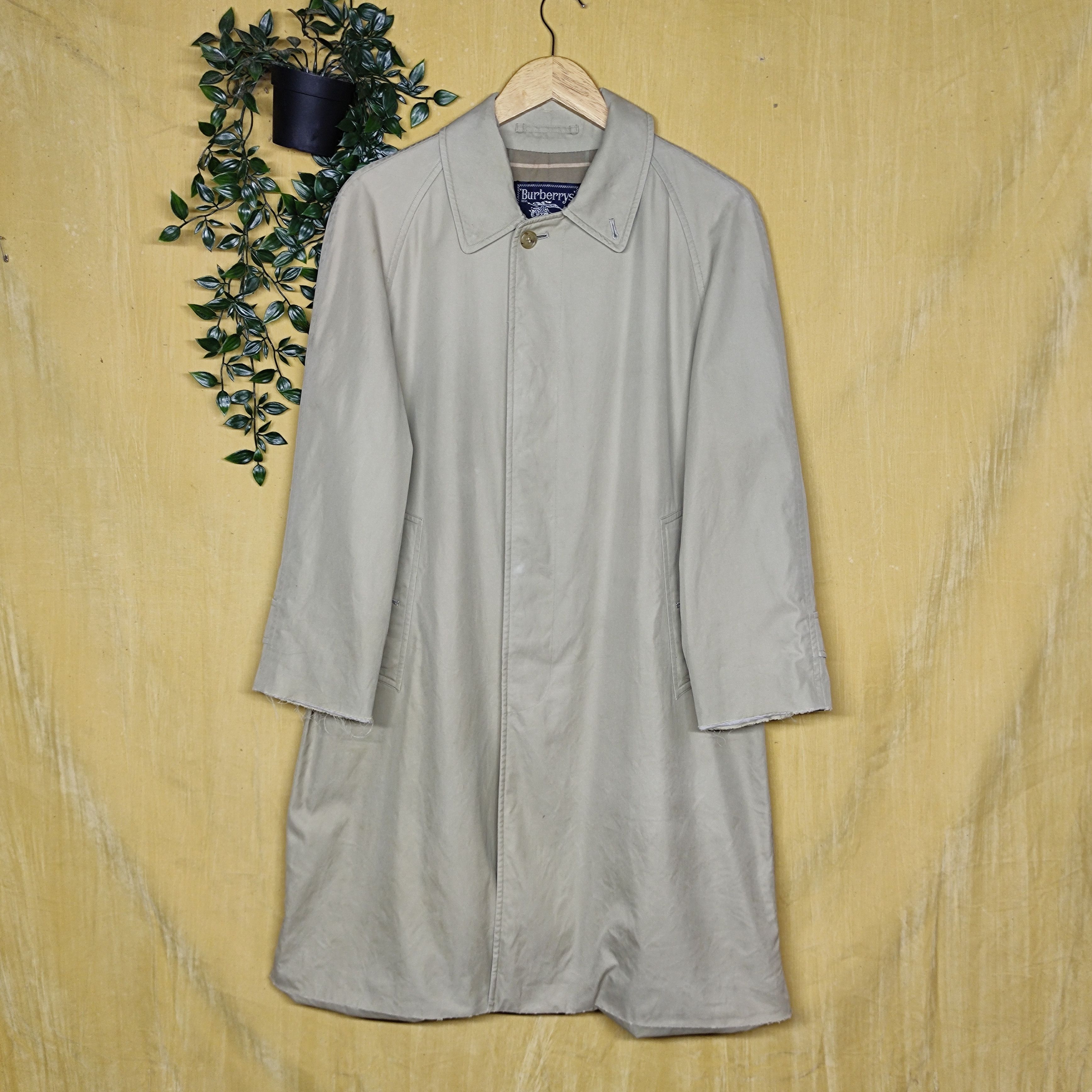 Burberry A34 vintage Burberrys trench coat jacket THRASHED Size US L / EU 52-54 / 3 - 1 Thumbnail