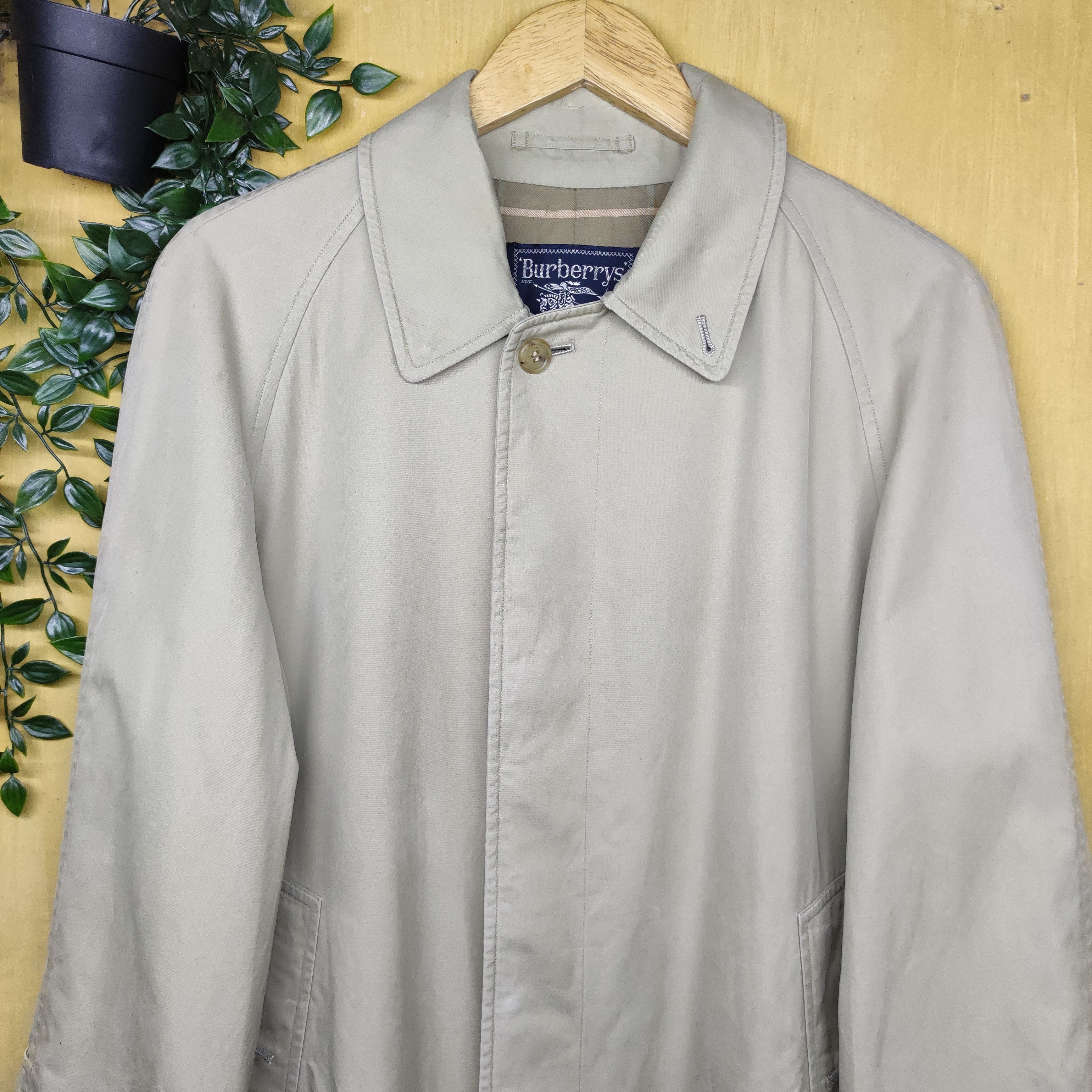 Burberry A34 vintage Burberrys trench coat jacket THRASHED Size US L / EU 52-54 / 3 - 3 Thumbnail