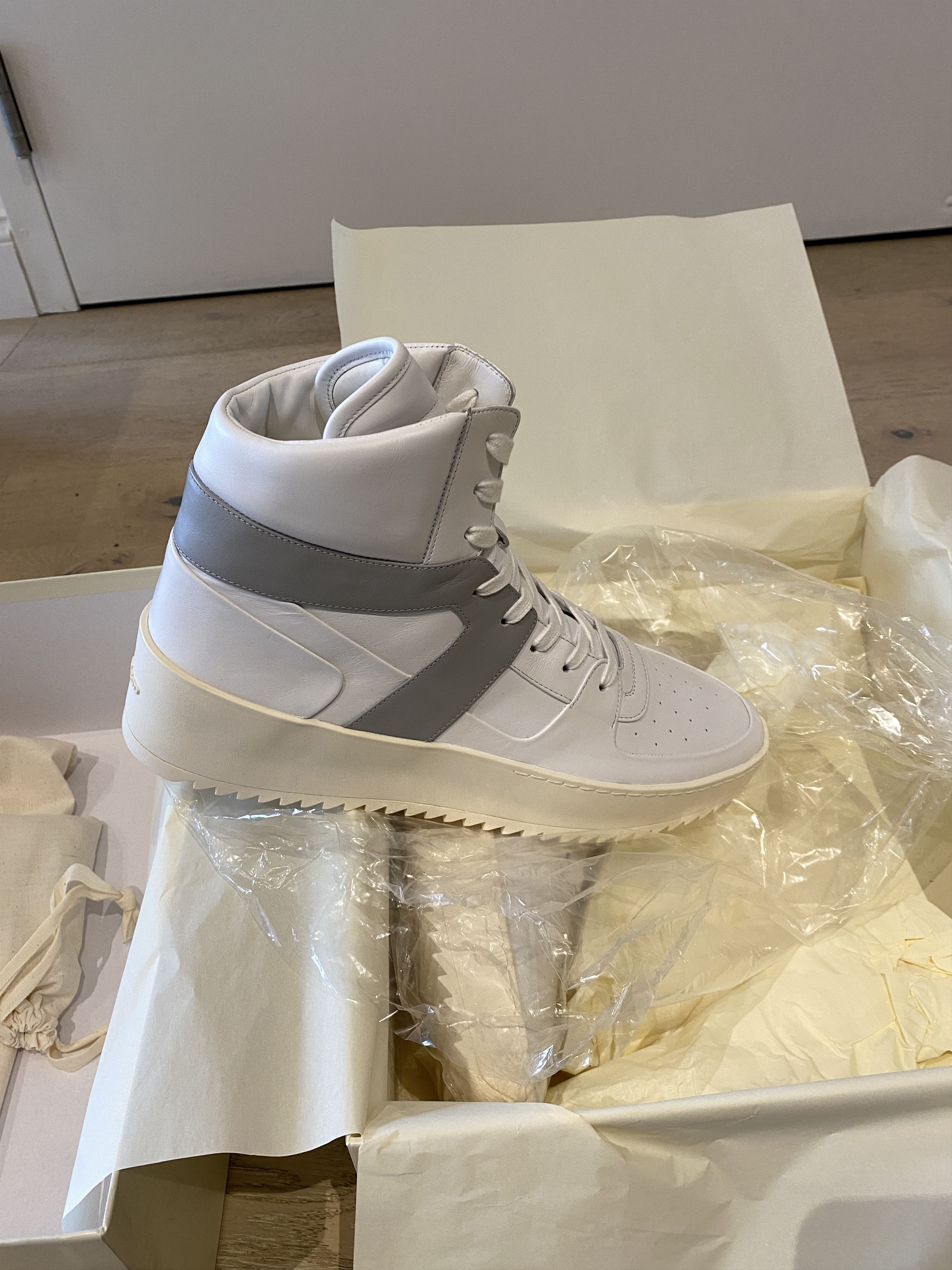 Fear of God Fear of god sneakers bball basketball fog 39 NIB Size US 6 / EU 39 - 2 Thumbnail