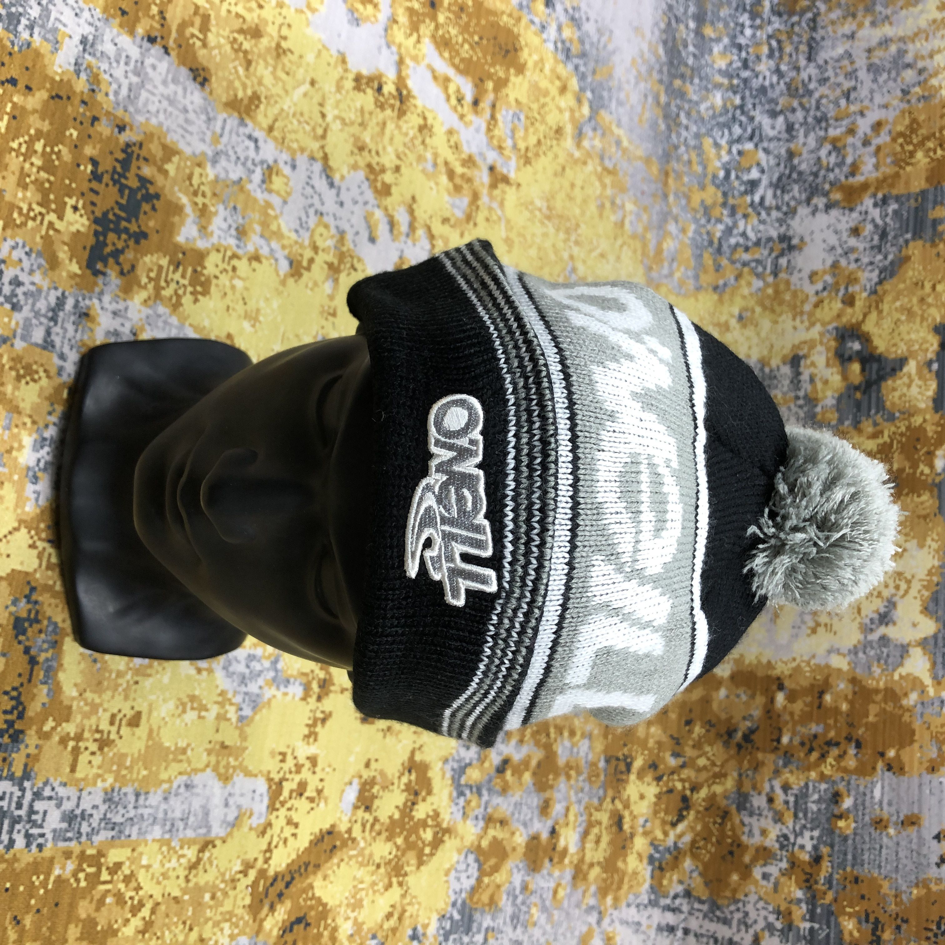 O'Neill × Vintage Vintage Oneill Spellout Bobble Beanie Hat B2247 Size ONE SIZE - 1 Thumbnail
