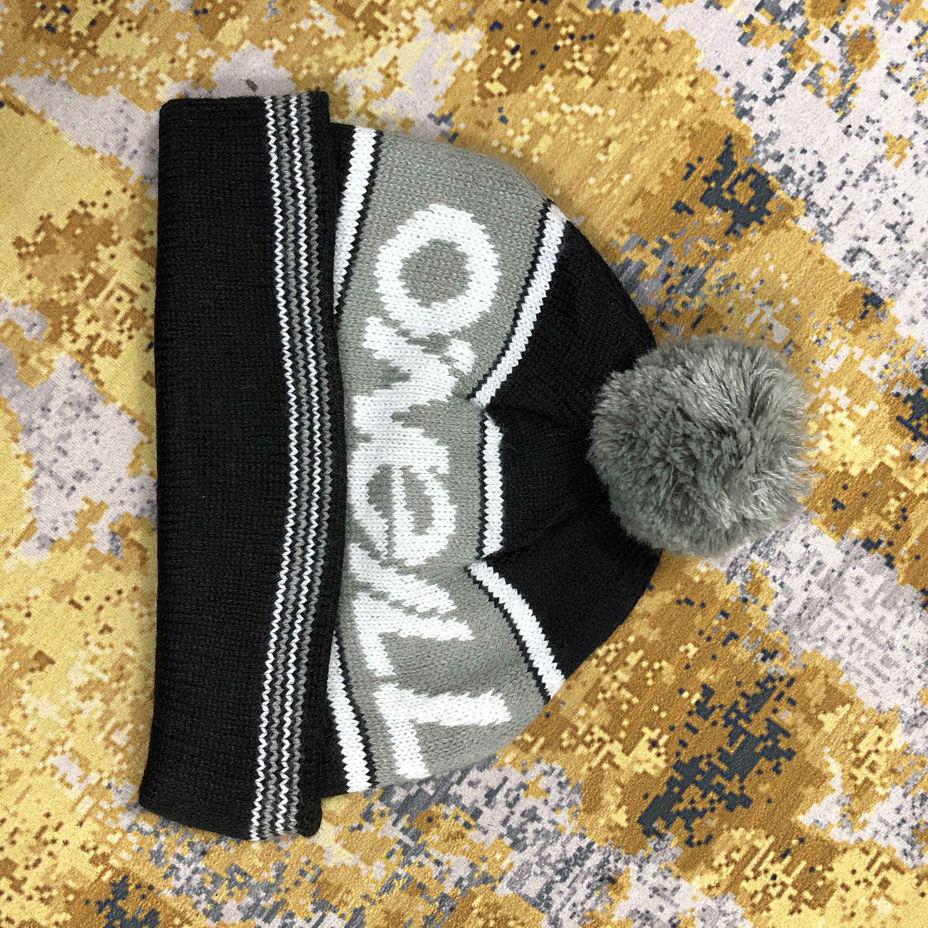 O'Neill × Vintage Vintage Oneill Spellout Bobble Beanie Hat B2247 Size ONE SIZE - 4 Thumbnail